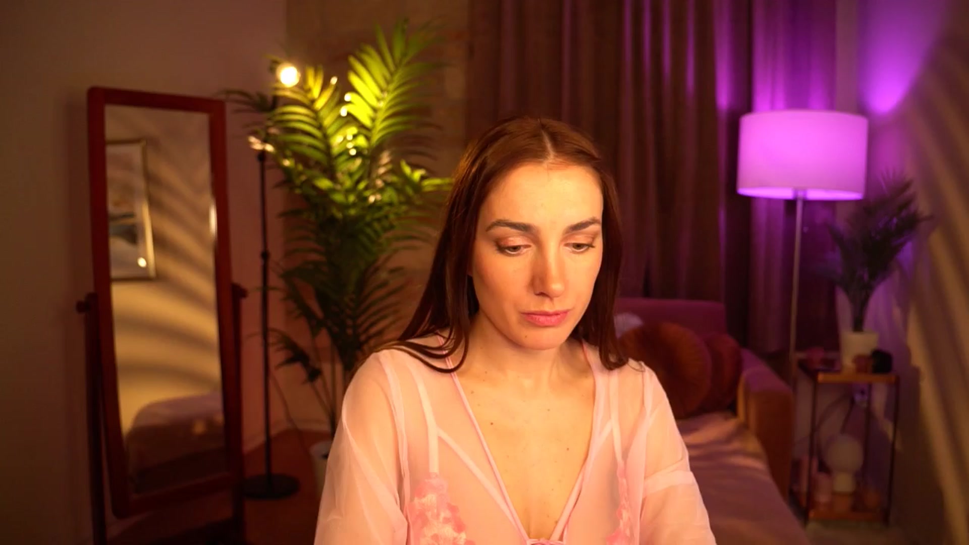 Gallery image thumbnail from Innocent_Lea's myfreecams stream on, 04/02/2024, 19:40 image 6 of 20