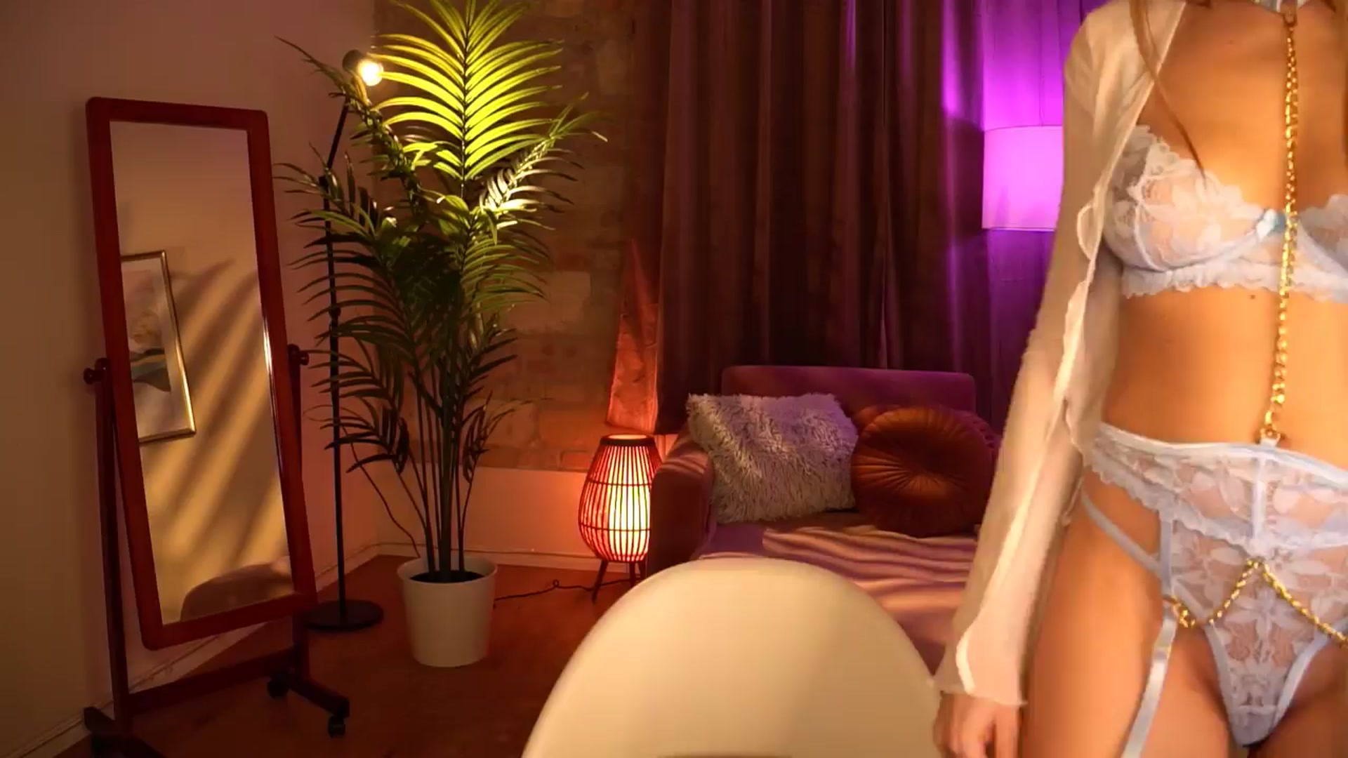 Gallery image thumbnail from Innocent_Lea's myfreecams stream on, 04/09/2024, 19:09 image 17 of 20
