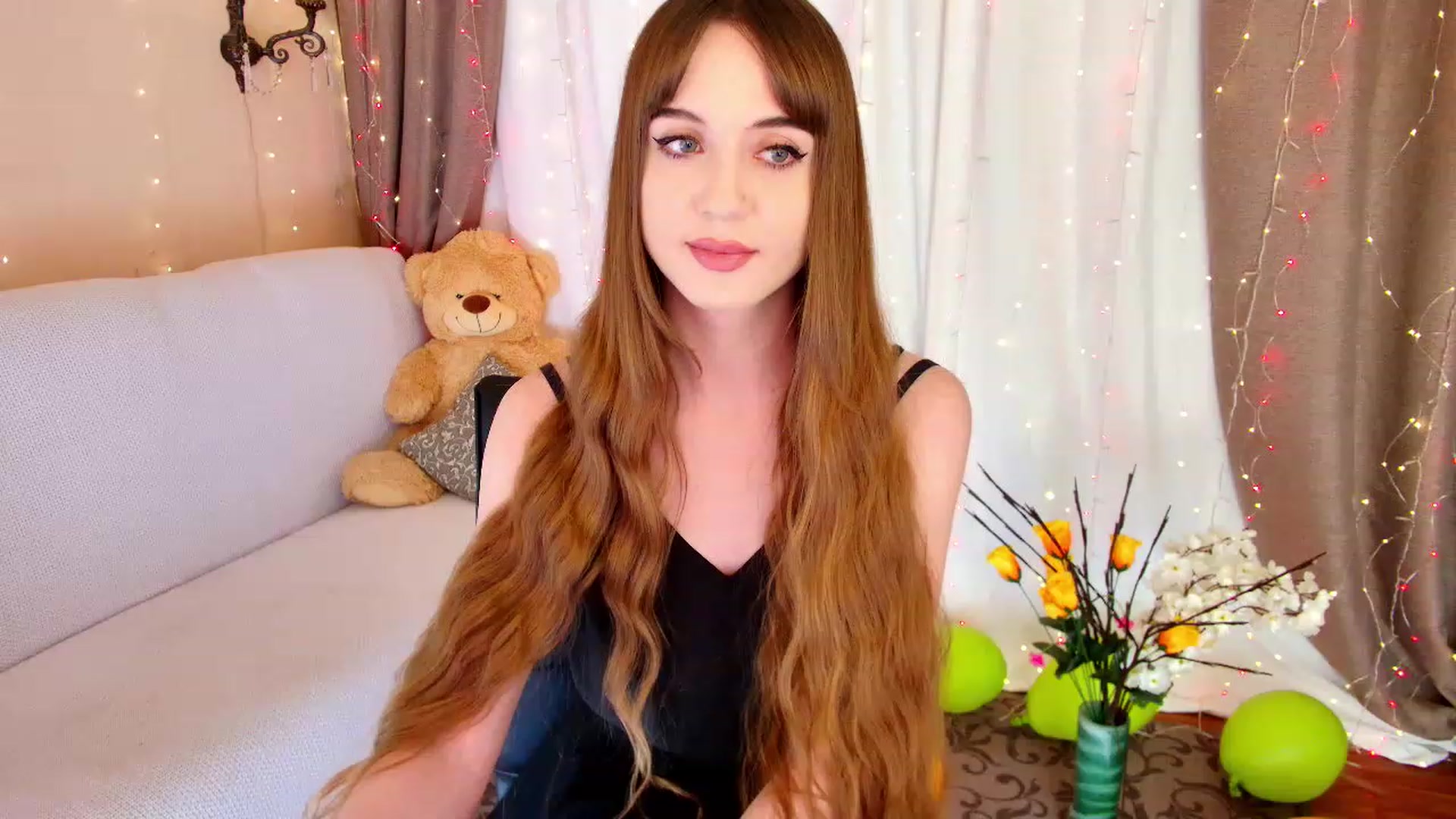 Gallery image thumbnail from Innocent_Soul's myfreecams stream on, 11/16/2022, 14:50 image 12 of 20