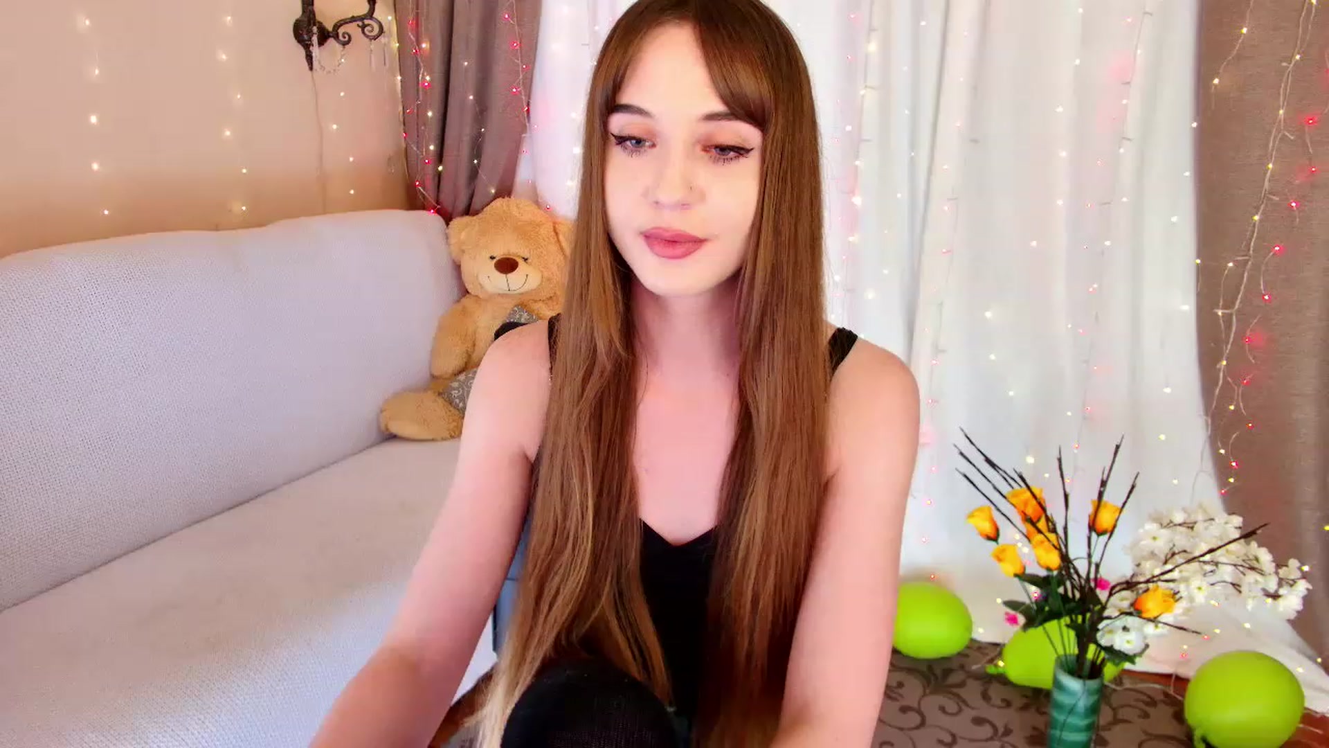 Gallery image thumbnail from Innocent_Soul's myfreecams stream on, 11/23/2022, 20:34 image 4 of 20
