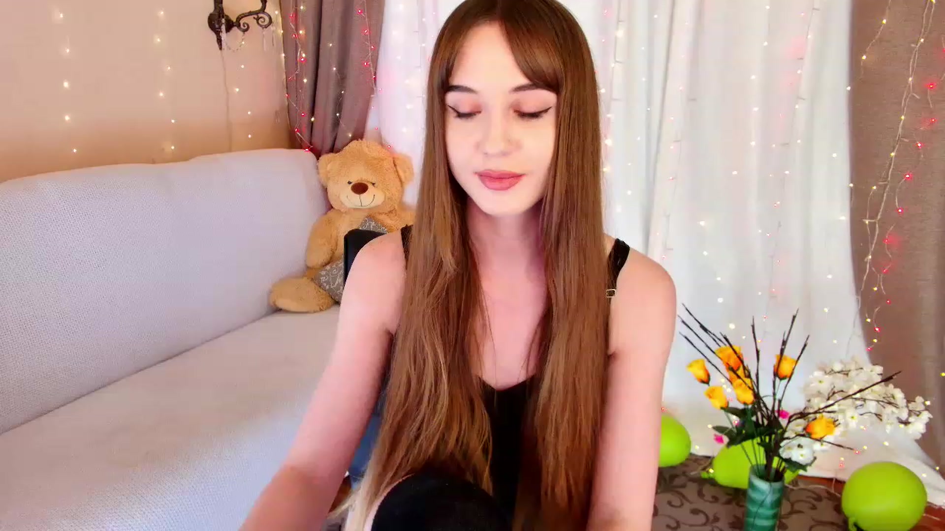 Gallery image thumbnail from Innocent_Soul's myfreecams stream on, 11/23/2022, 20:34 image 3 of 20