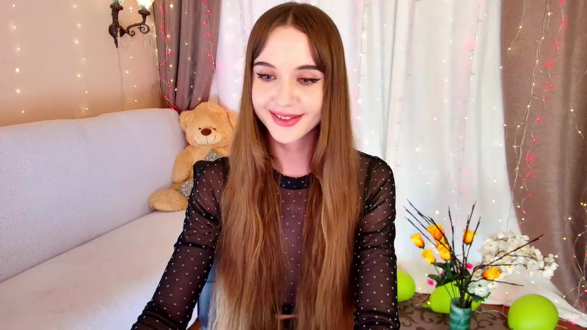 Gallery image thumbnail from Innocent_Soul's myfreecams stream on, 11/25/2022, 18:19 image 18 of 20