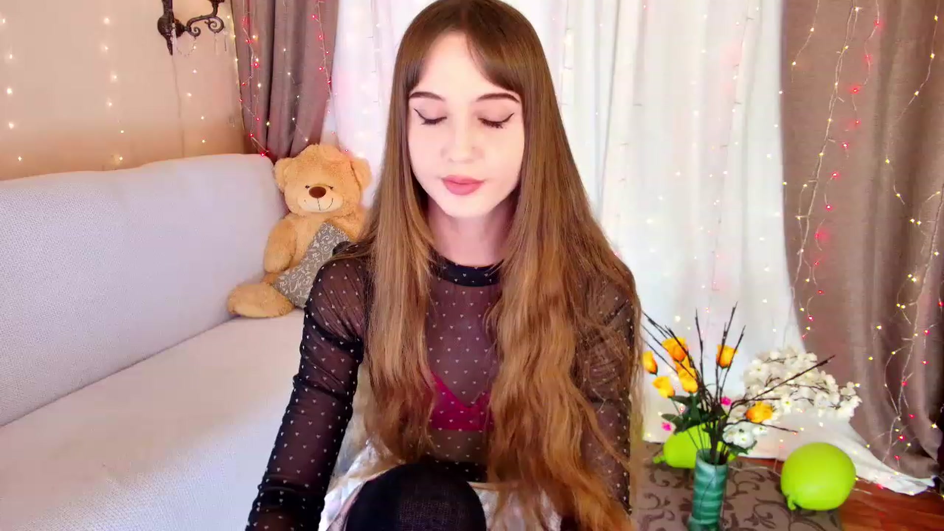 Gallery image thumbnail from Innocent_Soul's myfreecams stream on, 11/29/2022, 16:22 image 16 of 20