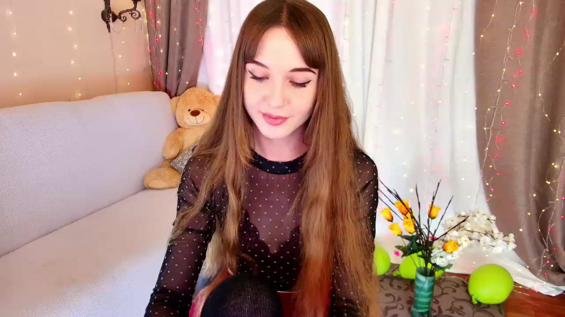 Gallery image thumbnail from Innocent_Soul's myfreecams stream on, 12/06/2022, 19:54 image 10 of 20