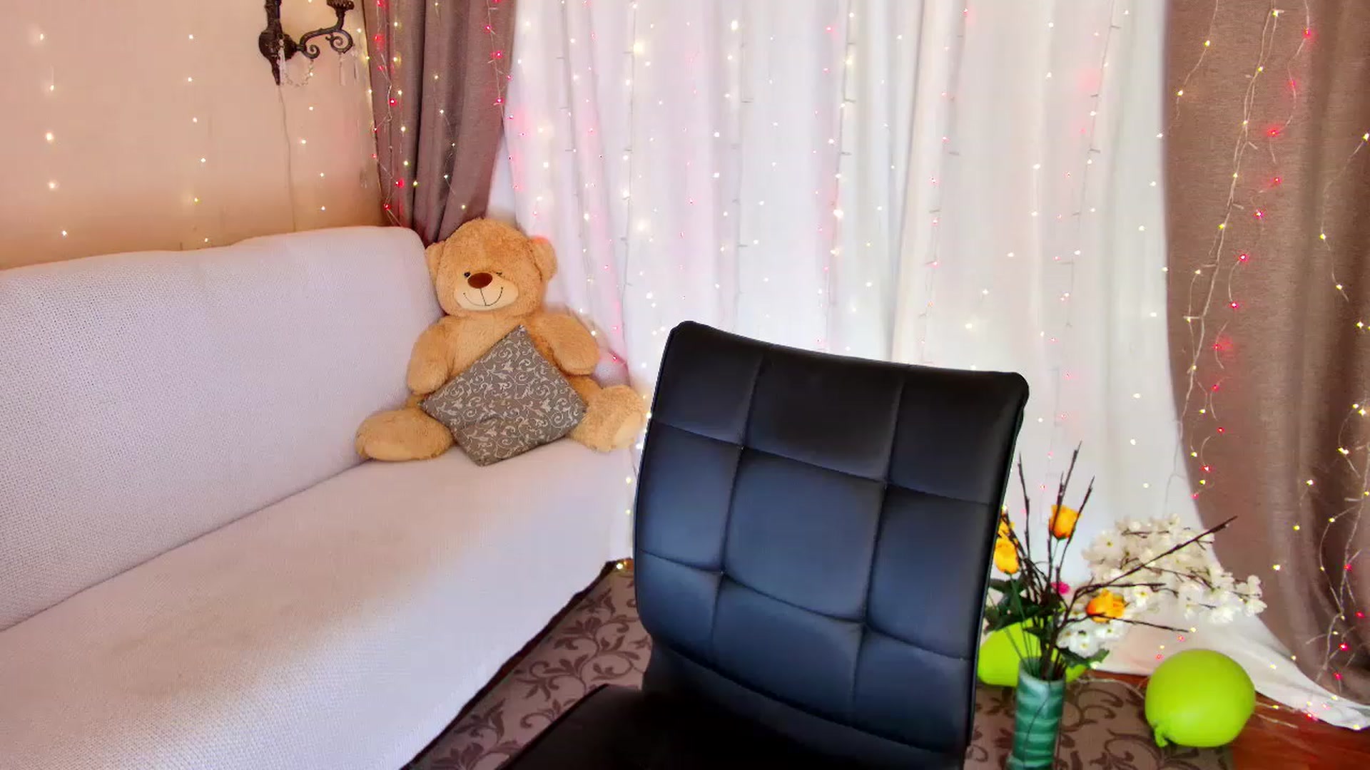 Gallery image thumbnail from Innocent_Soul's myfreecams stream on, 12/07/2022, 18:41 image 4 of 20