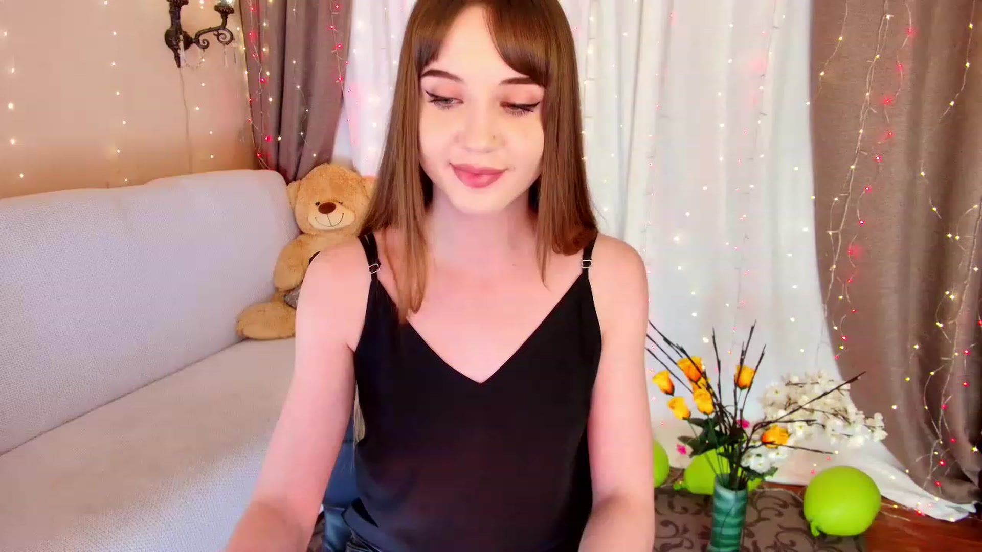 Gallery image thumbnail from Innocent_Soul's myfreecams stream on, 12/07/2022, 19:33 image 2 of 20