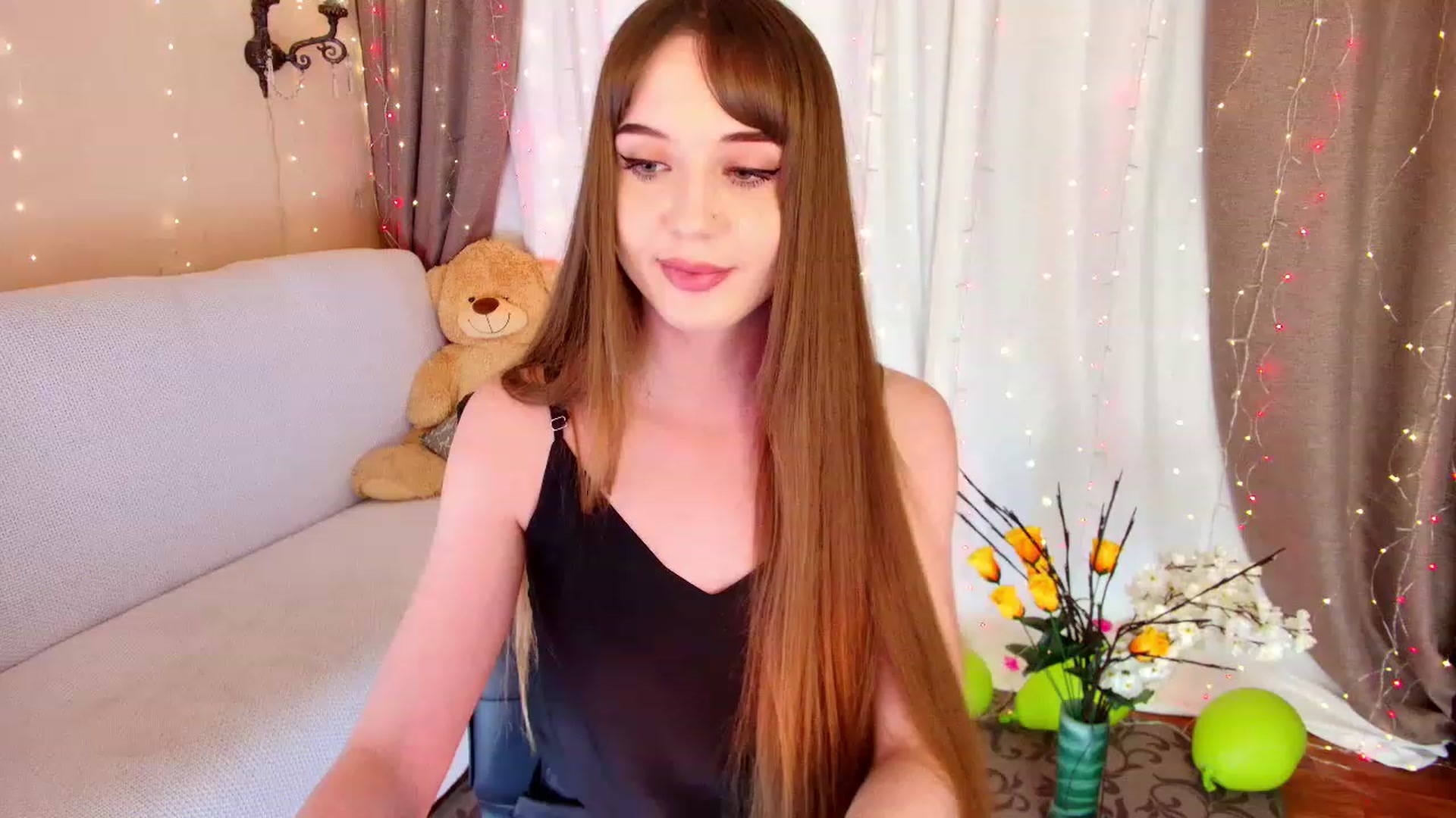 Gallery image thumbnail from Innocent_Soul's myfreecams stream on, 12/07/2022, 19:33 image 17 of 20