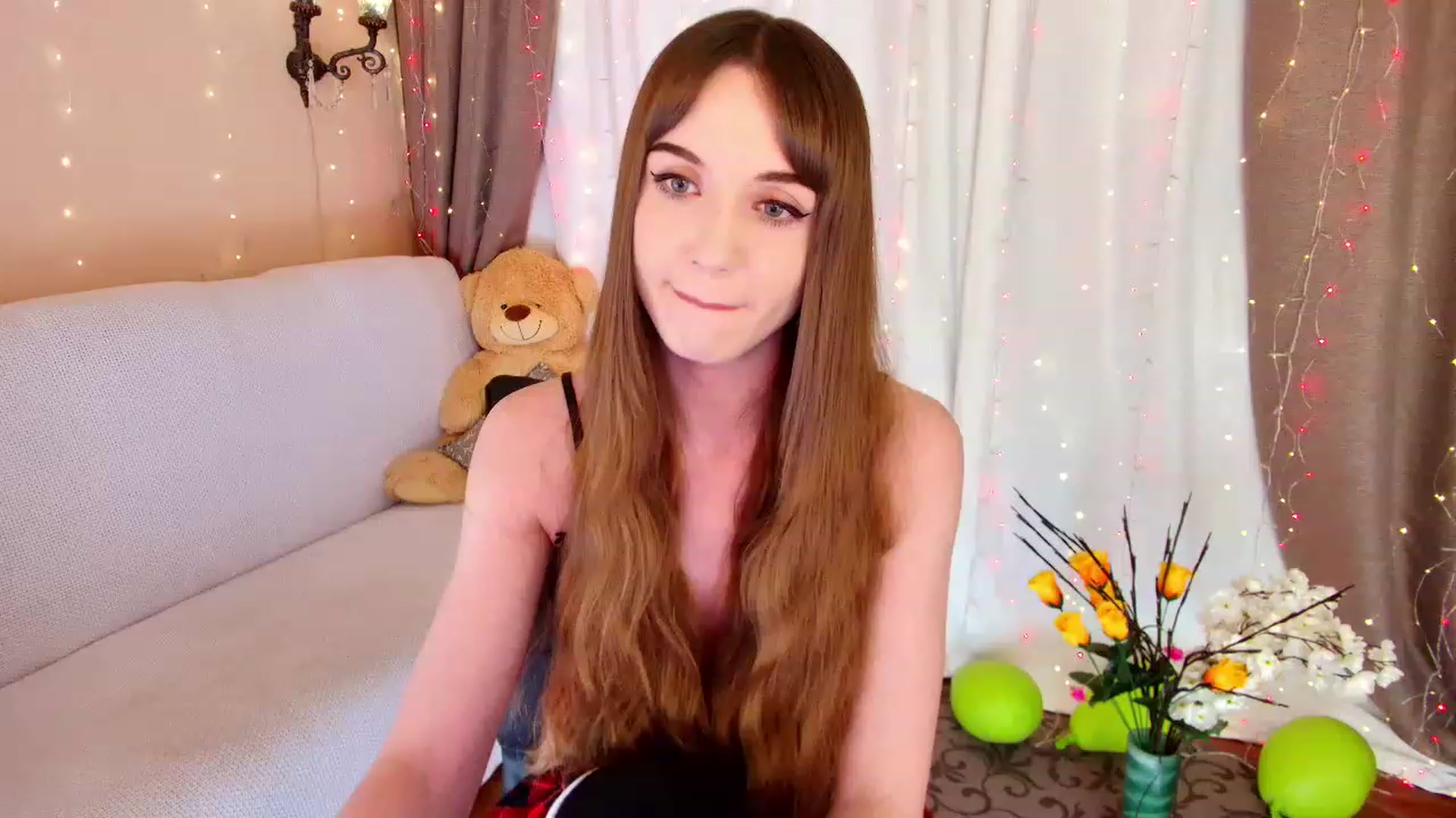 Gallery image thumbnail from Innocent_Soul's myfreecams stream on, 12/08/2022, 18:31 image 12 of 20