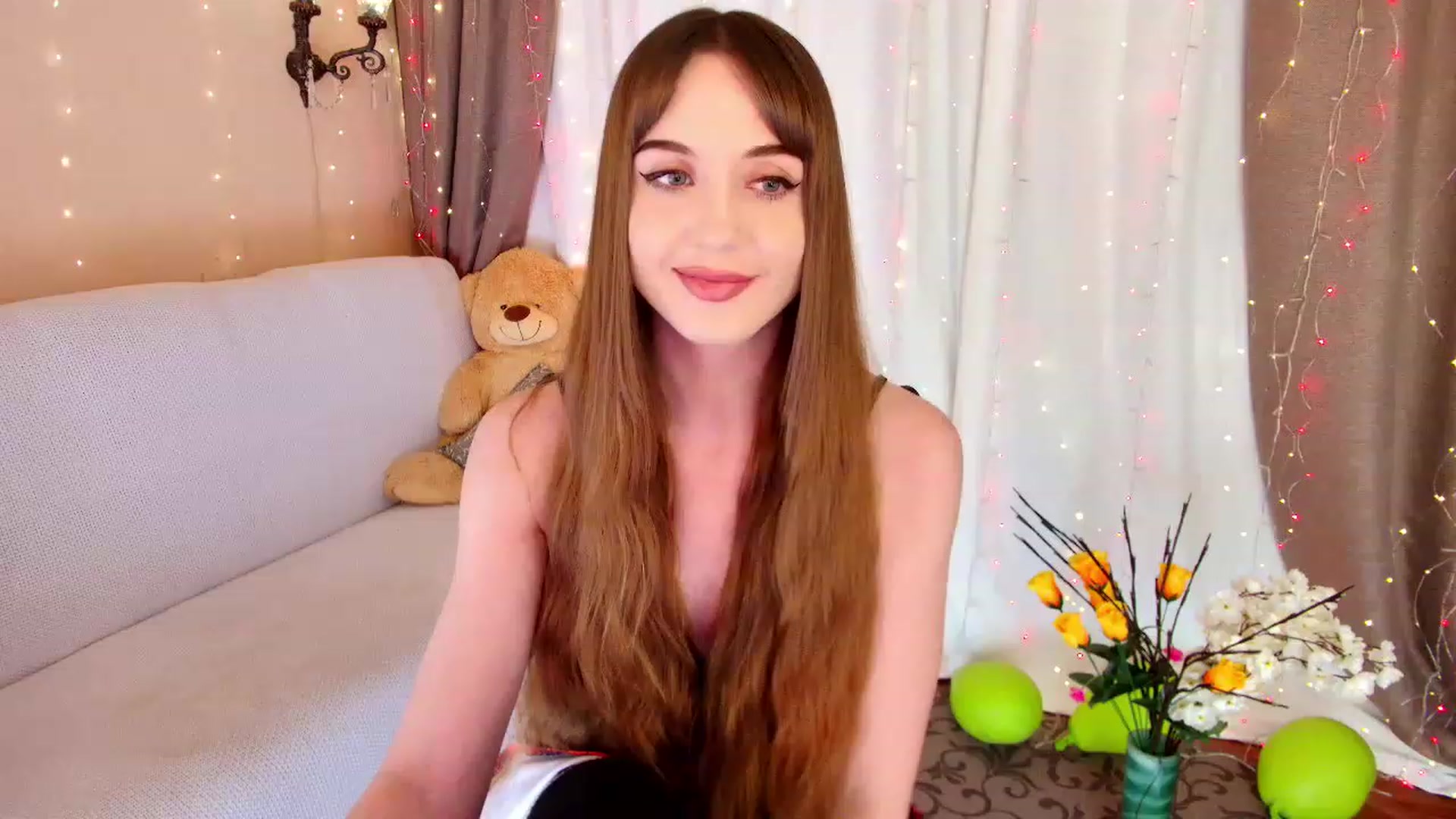 Gallery image thumbnail from Innocent_Soul's myfreecams stream on, 12/08/2022, 18:31 image 8 of 20