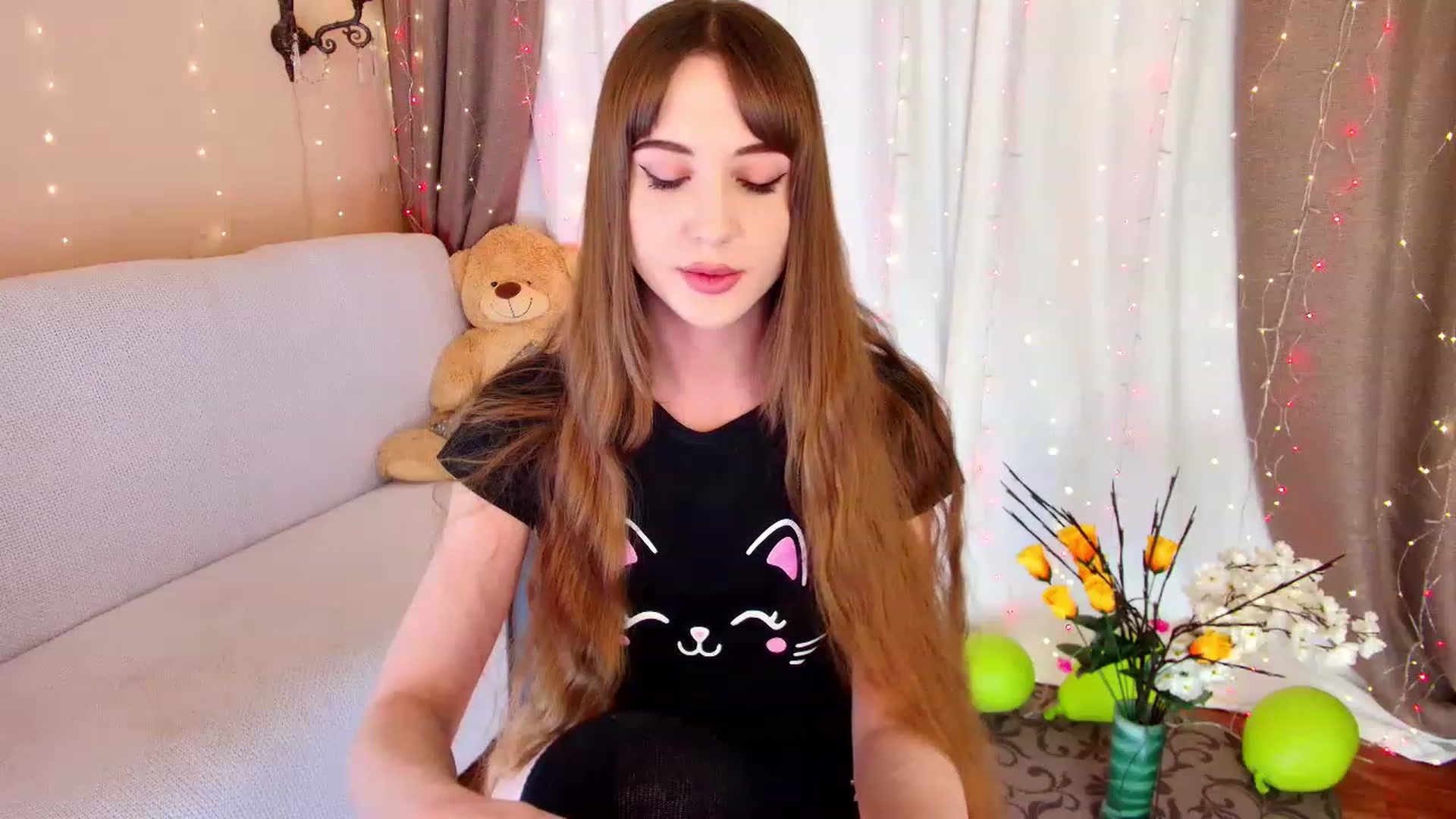Gallery image thumbnail from Innocent_Soul's myfreecams stream on, 12/10/2022, 16:14 image 17 of 20