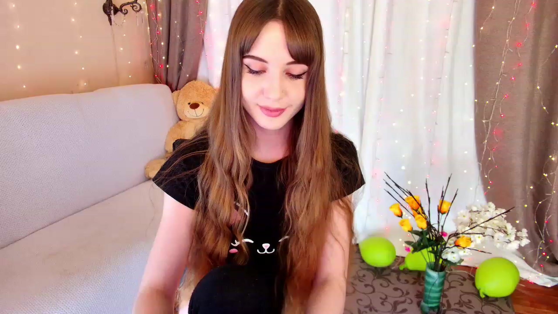 Gallery image thumbnail from Innocent_Soul's myfreecams stream on, 12/10/2022, 18:03 image 18 of 20