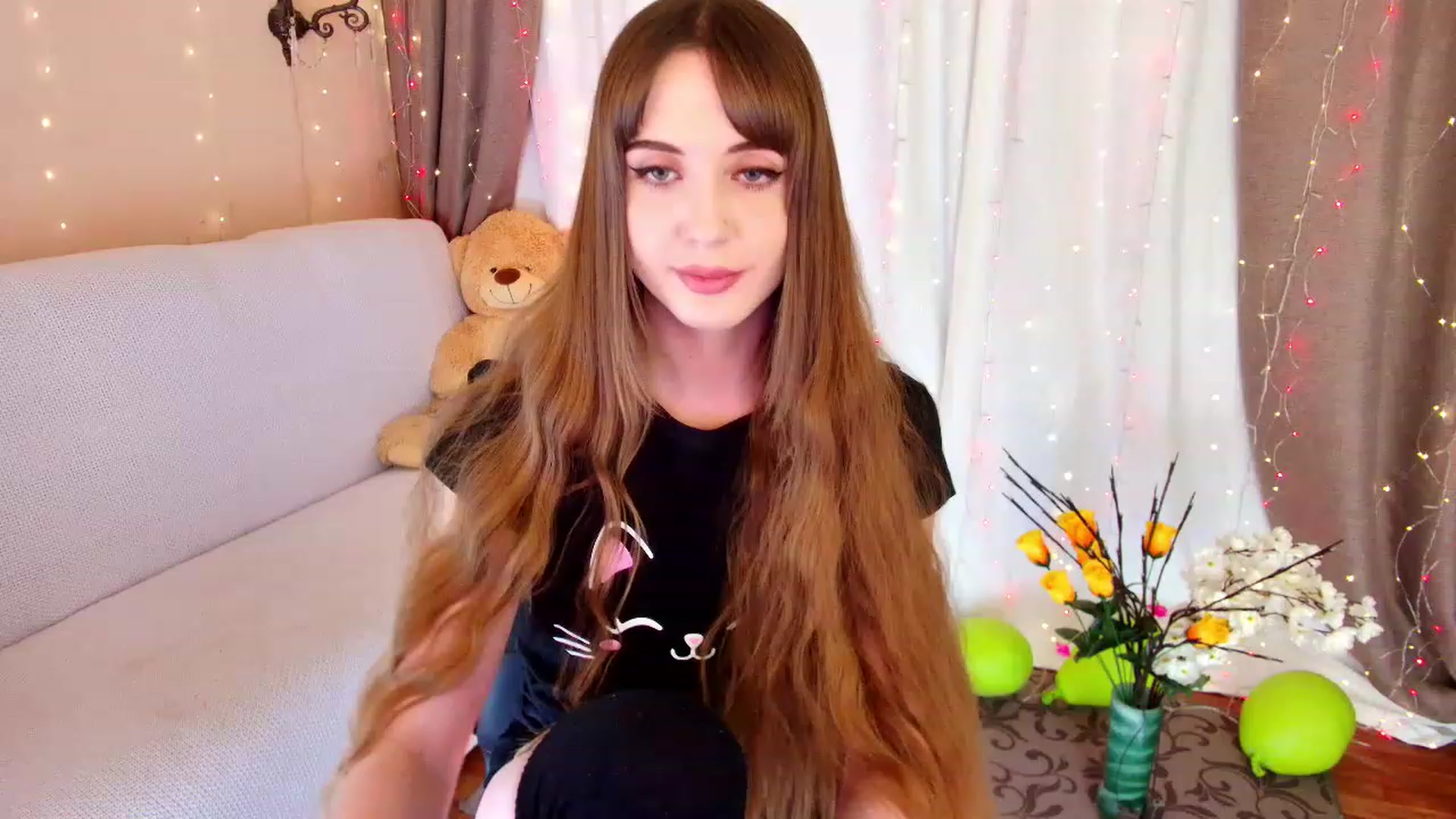 Gallery image thumbnail from Innocent_Soul's myfreecams stream on, 12/10/2022, 18:03 image 12 of 20