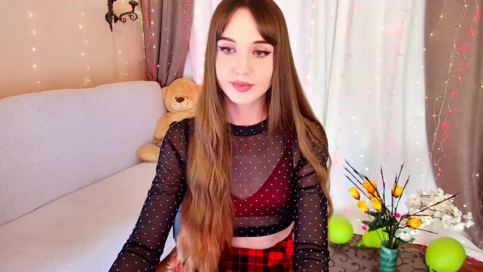 Gallery image thumbnail from Innocent_Soul's myfreecams stream on, 12/12/2022, 16:22 image 17 of 20