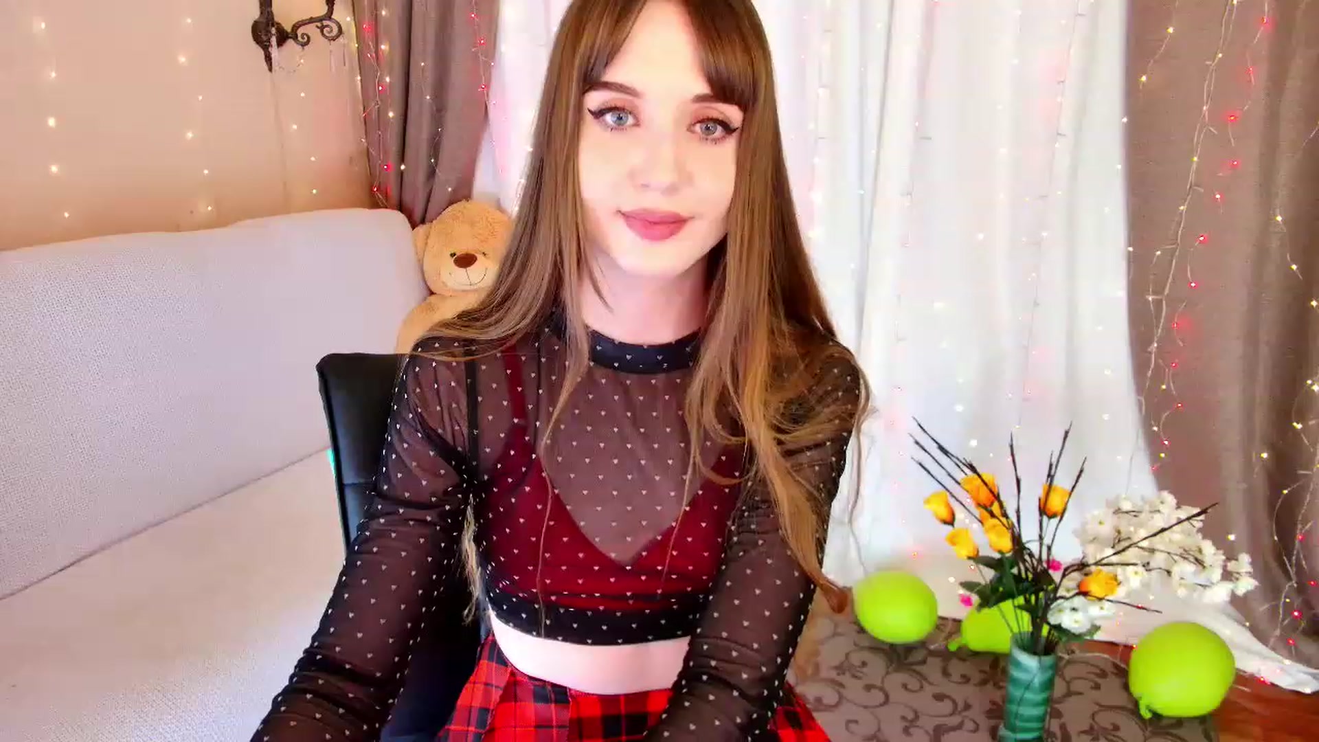 Gallery image thumbnail from Innocent_Soul's myfreecams stream on, 12/12/2022, 19:38 image 17 of 20