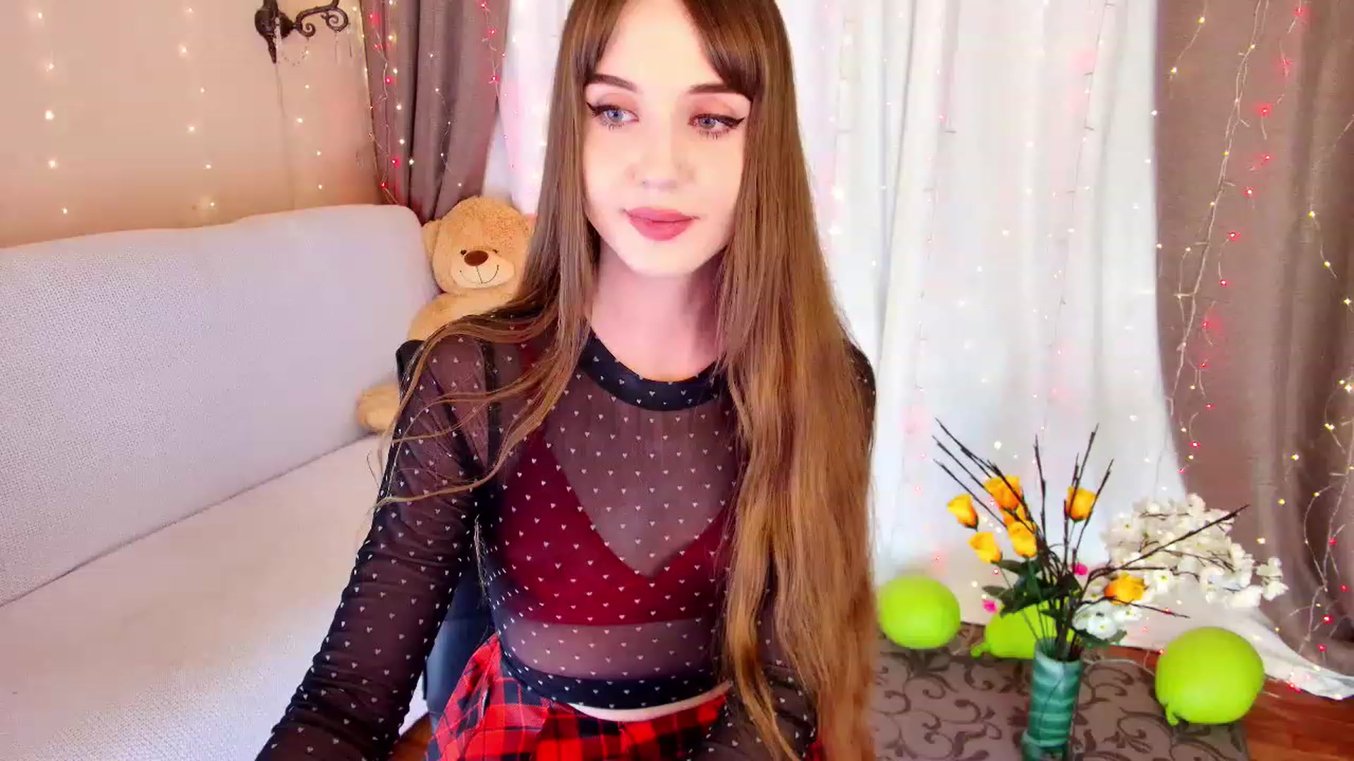 Gallery image thumbnail from Innocent_Soul's myfreecams stream on, 12/12/2022, 19:38 image 6 of 20