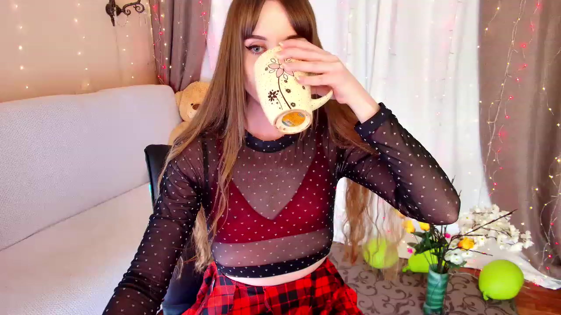 Gallery image thumbnail from Innocent_Soul's myfreecams stream on, 12/12/2022, 19:38 image 8 of 20