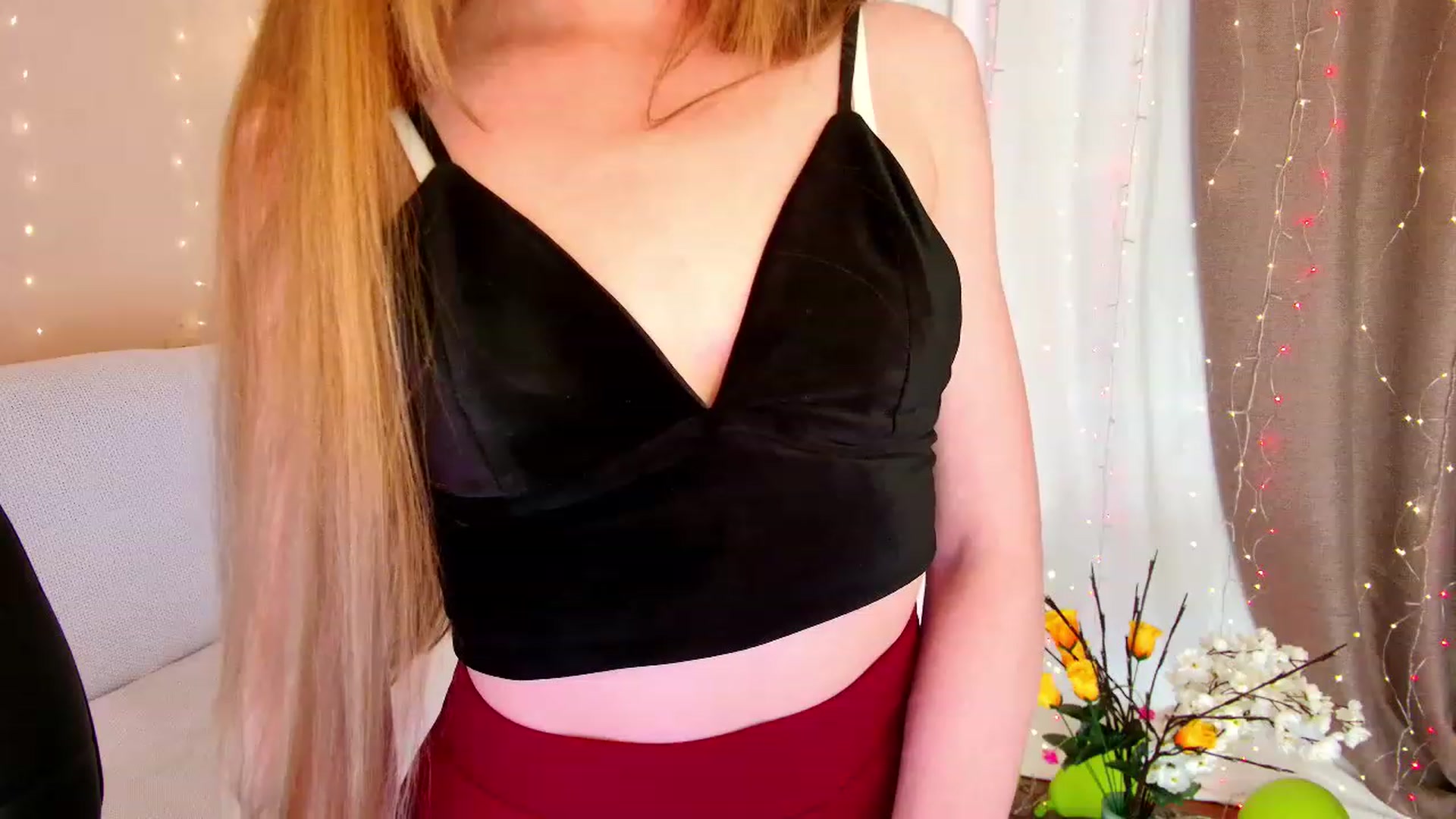 Gallery image thumbnail from Innocent_Soul's myfreecams stream on, 12/15/2022, 15:29 image 8 of 20