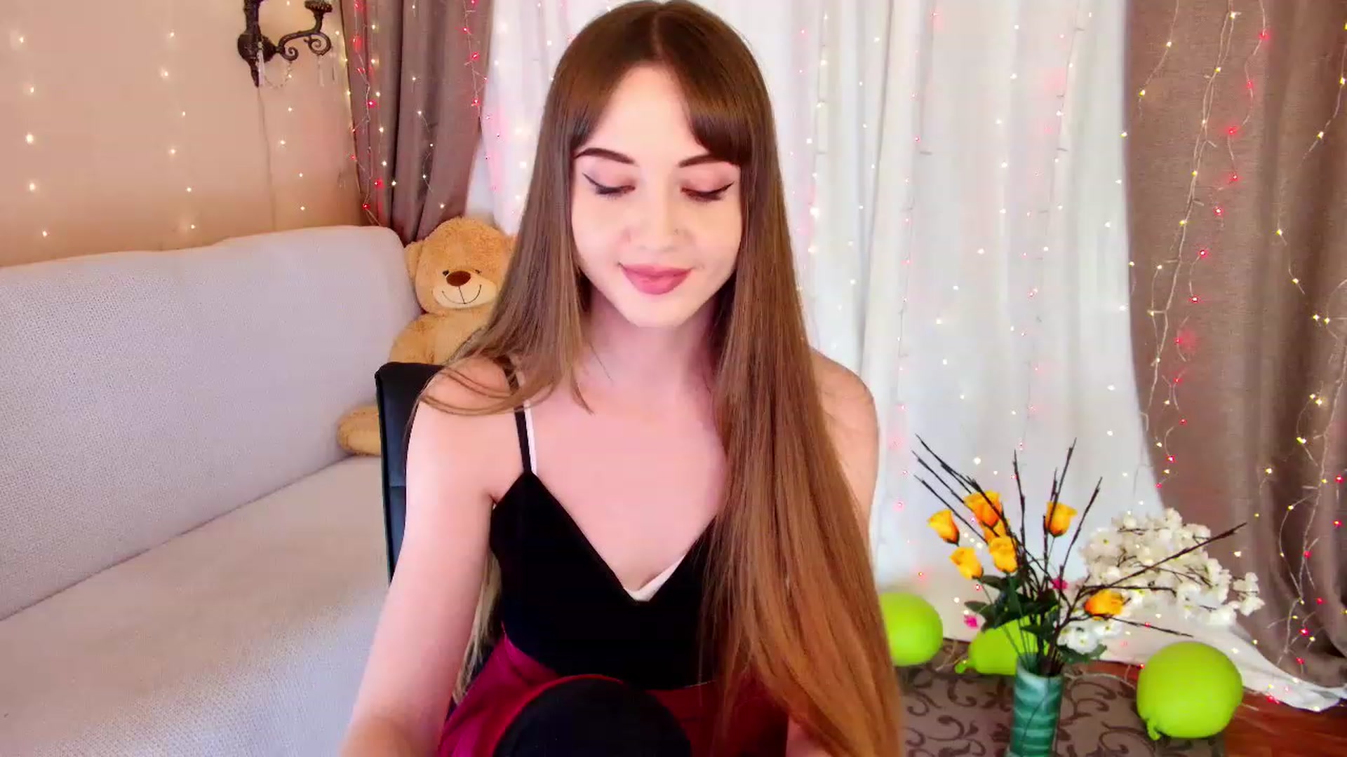 Gallery image thumbnail from Innocent_Soul's myfreecams stream on, 12/15/2022, 16:48 image 8 of 20