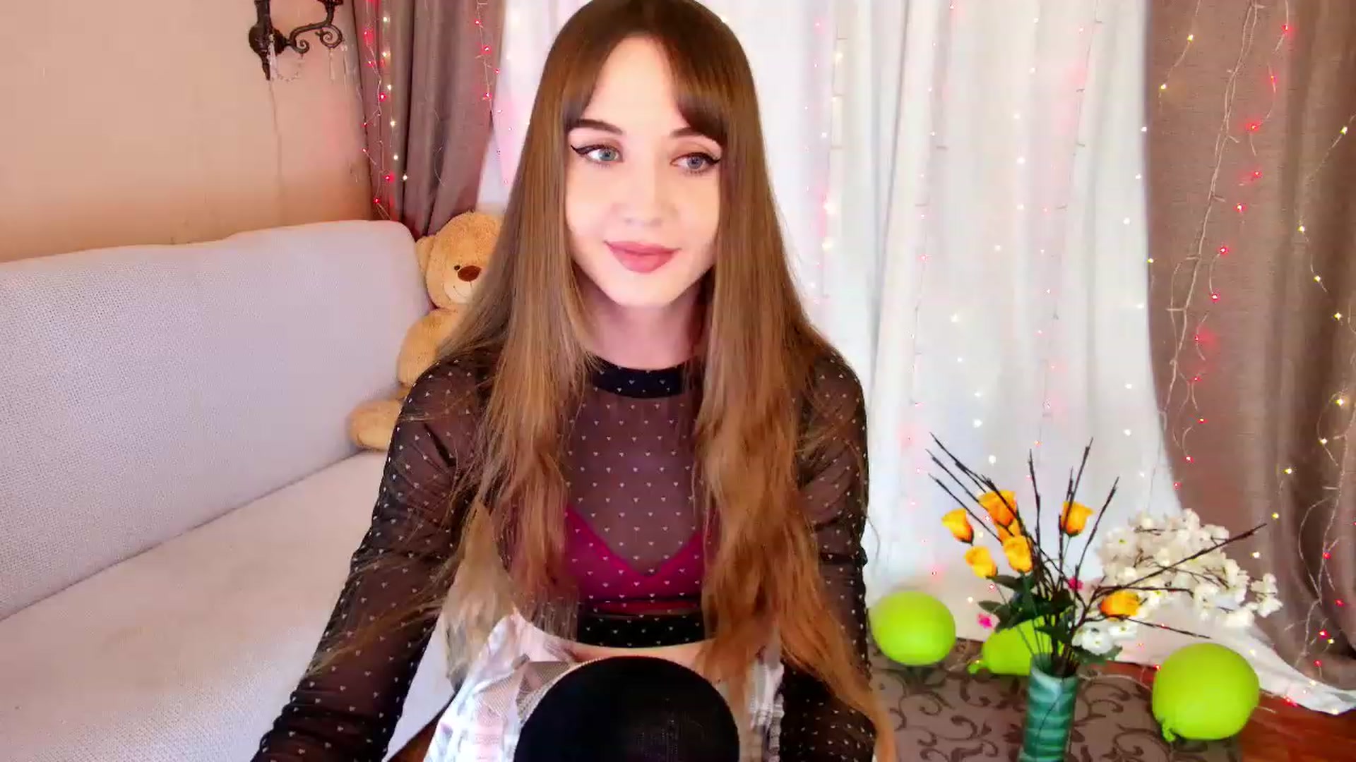 Gallery image thumbnail from Innocent_Soul's myfreecams stream on, 12/16/2022, 16:00 image 12 of 20