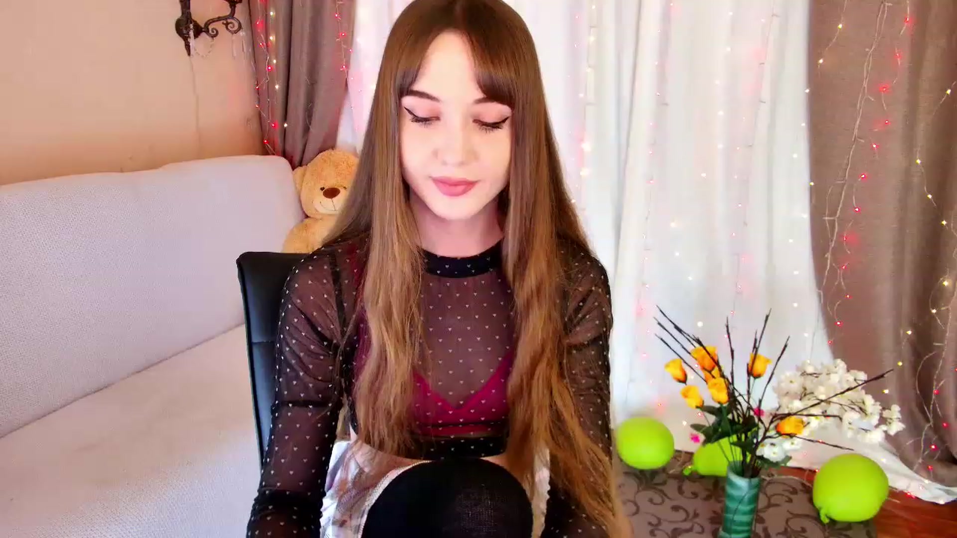 Gallery image thumbnail from Innocent_Soul's myfreecams stream on, 12/16/2022, 16:59 image 12 of 20