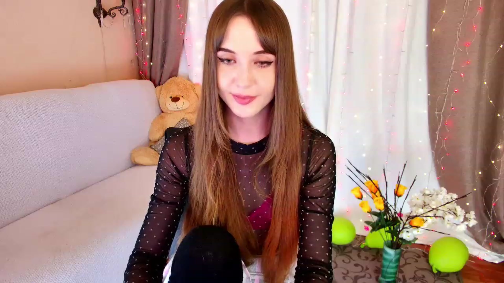 Gallery image thumbnail from Innocent_Soul's myfreecams stream on, 12/16/2022, 19:33 image 16 of 20