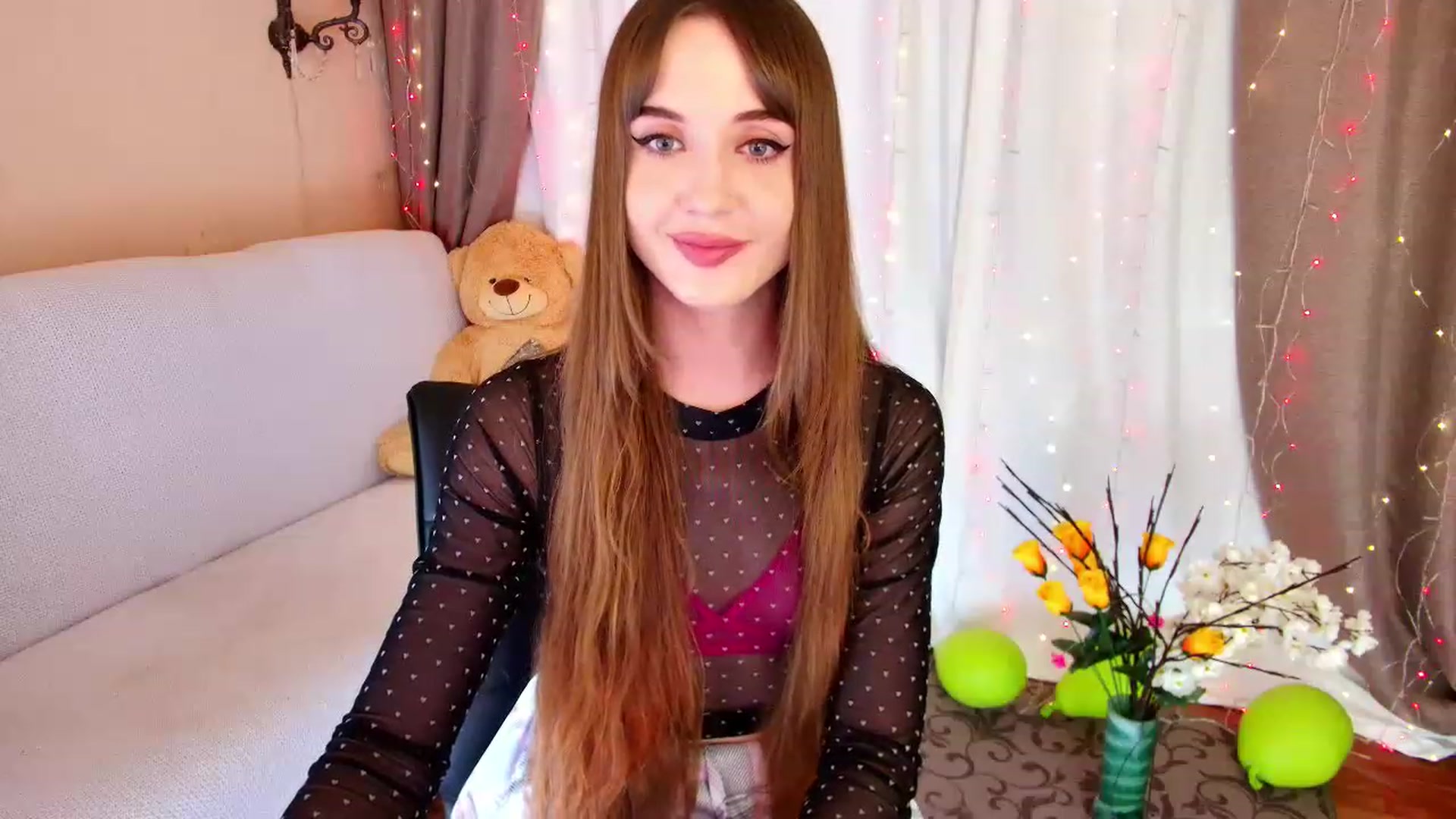 Gallery image thumbnail from Innocent_Soul's myfreecams stream on, 12/16/2022, 19:33 image 10 of 20