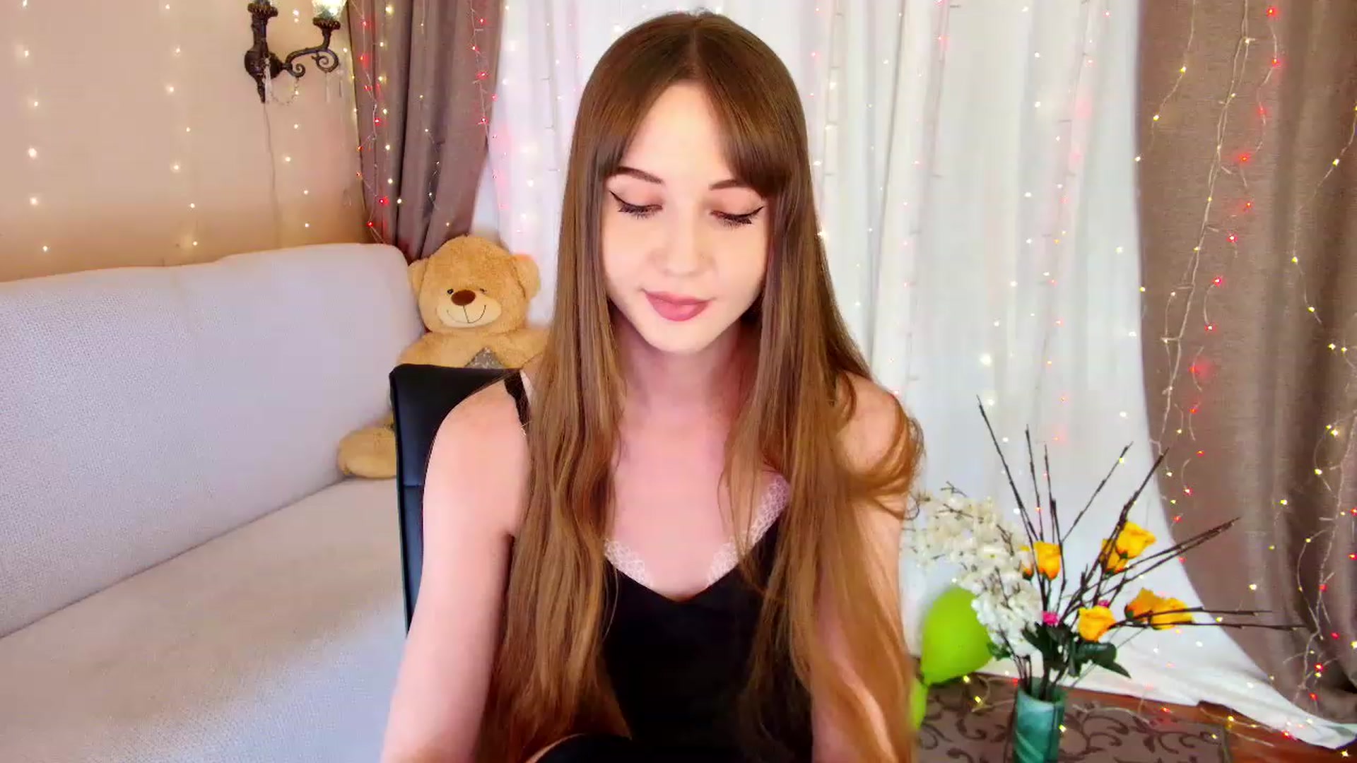 Gallery image thumbnail from Innocent_Soul's myfreecams stream on, 12/20/2022, 17:55 image 2 of 20
