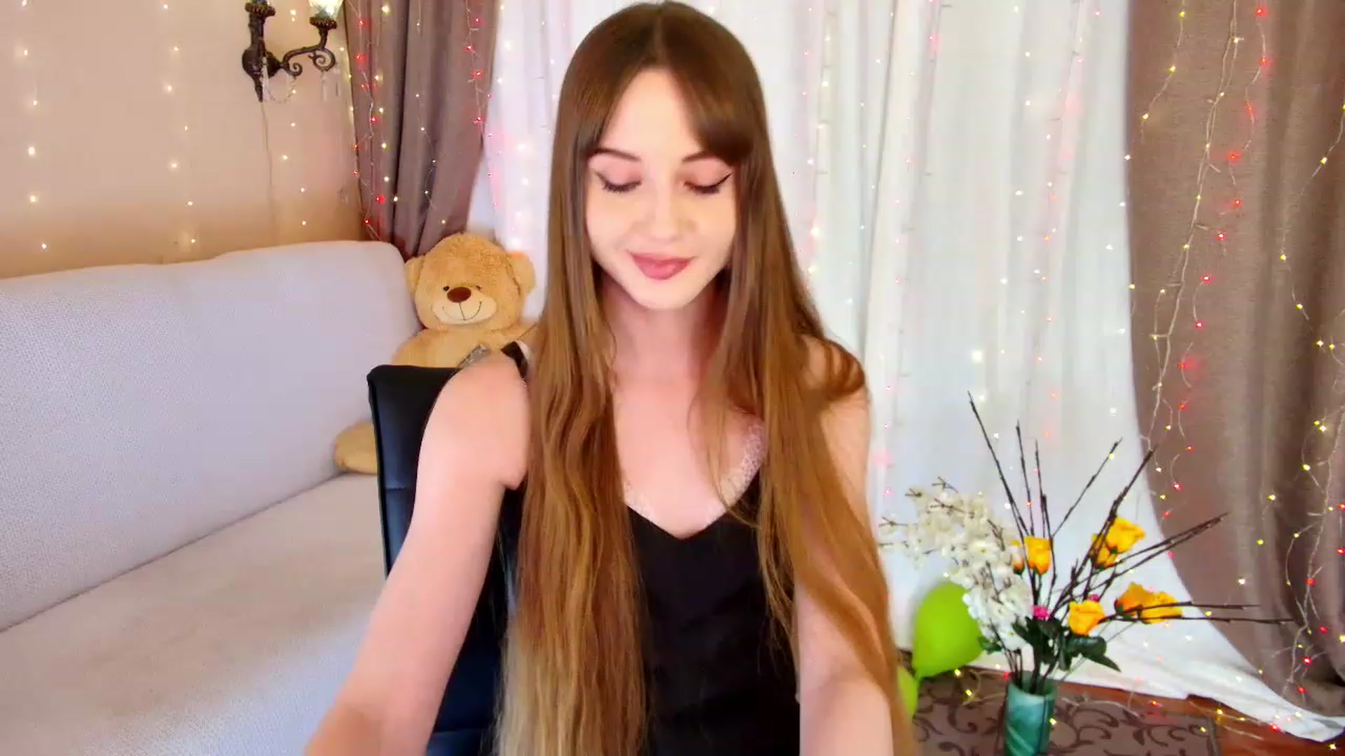 Gallery image thumbnail from Innocent_Soul's myfreecams stream on, 12/20/2022, 17:55 image 1 of 20