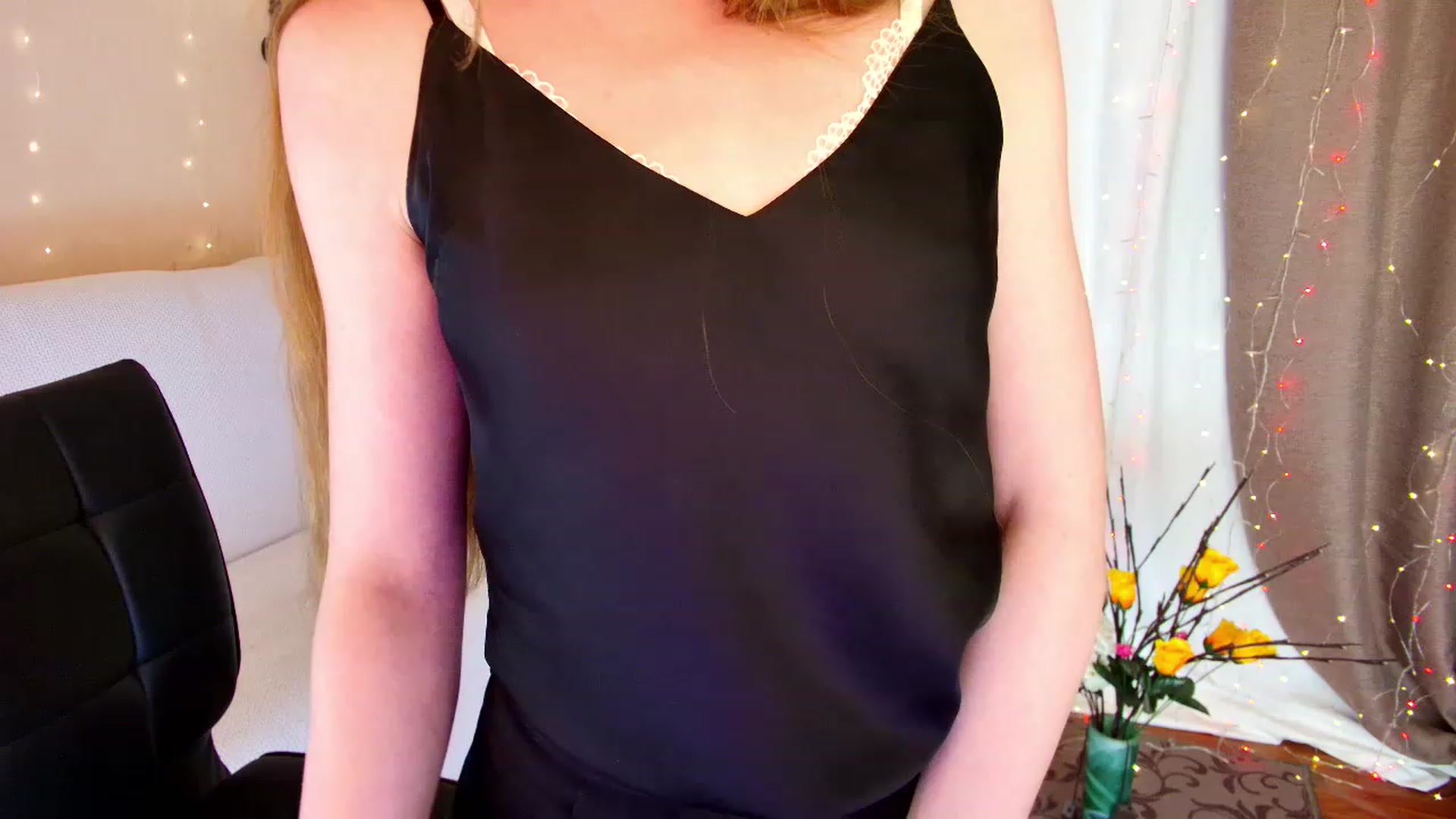 Gallery image thumbnail from Innocent_Soul's myfreecams stream on, 12/20/2022, 17:55 image 5 of 20