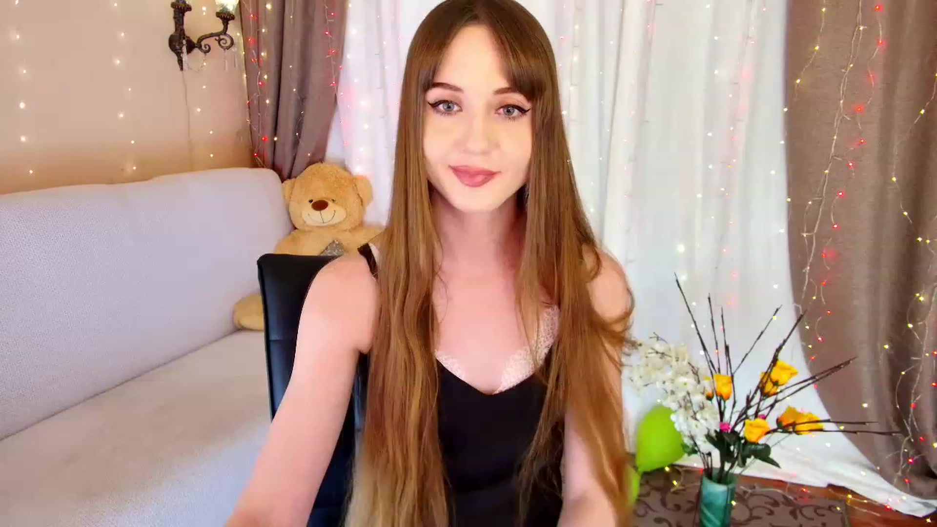 Gallery image thumbnail from Innocent_Soul's myfreecams stream on, 12/20/2022, 17:55 image 3 of 20