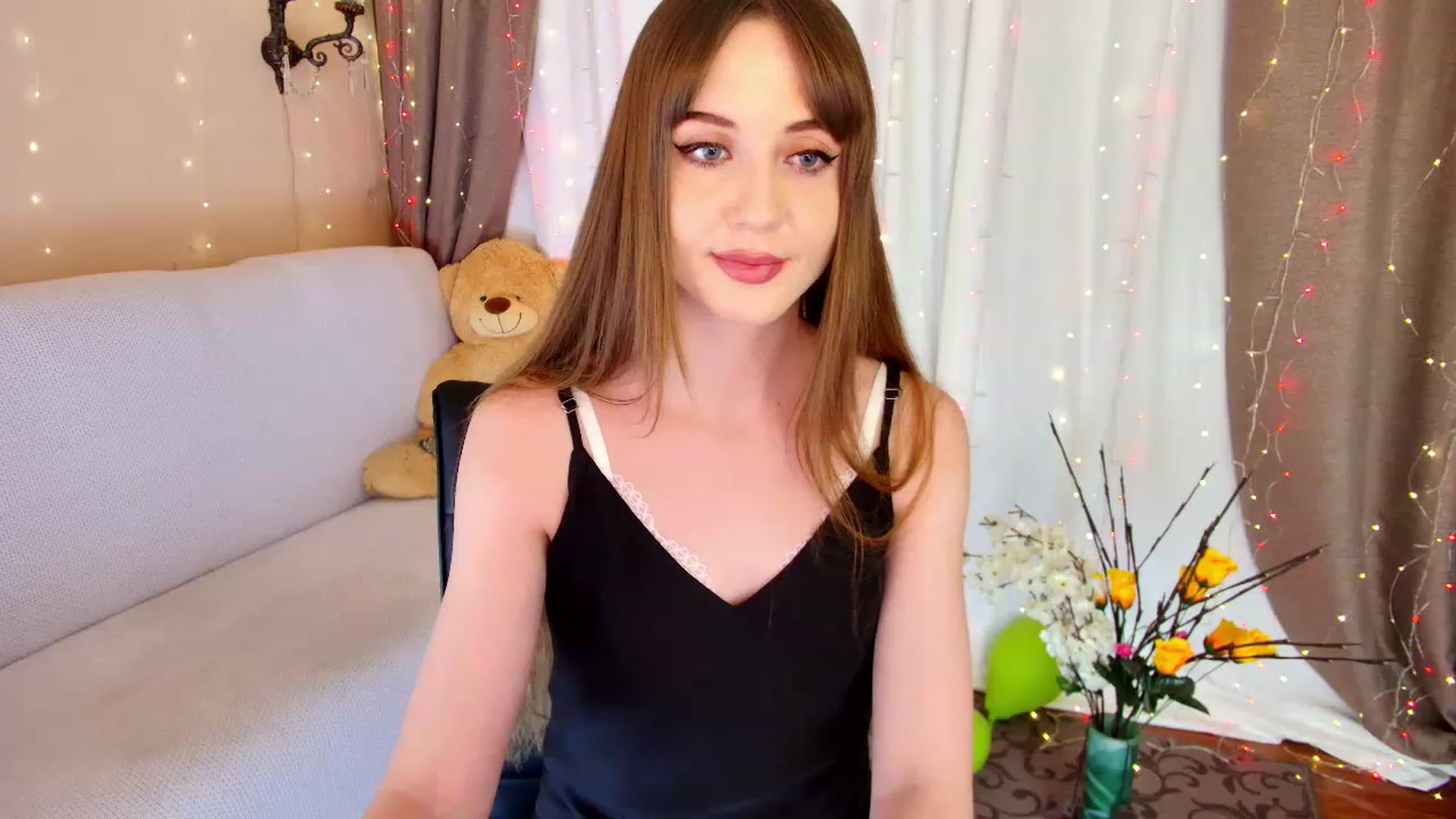 Gallery image thumbnail from Innocent_Soul's myfreecams stream on, 12/20/2022, 17:55 image 6 of 20