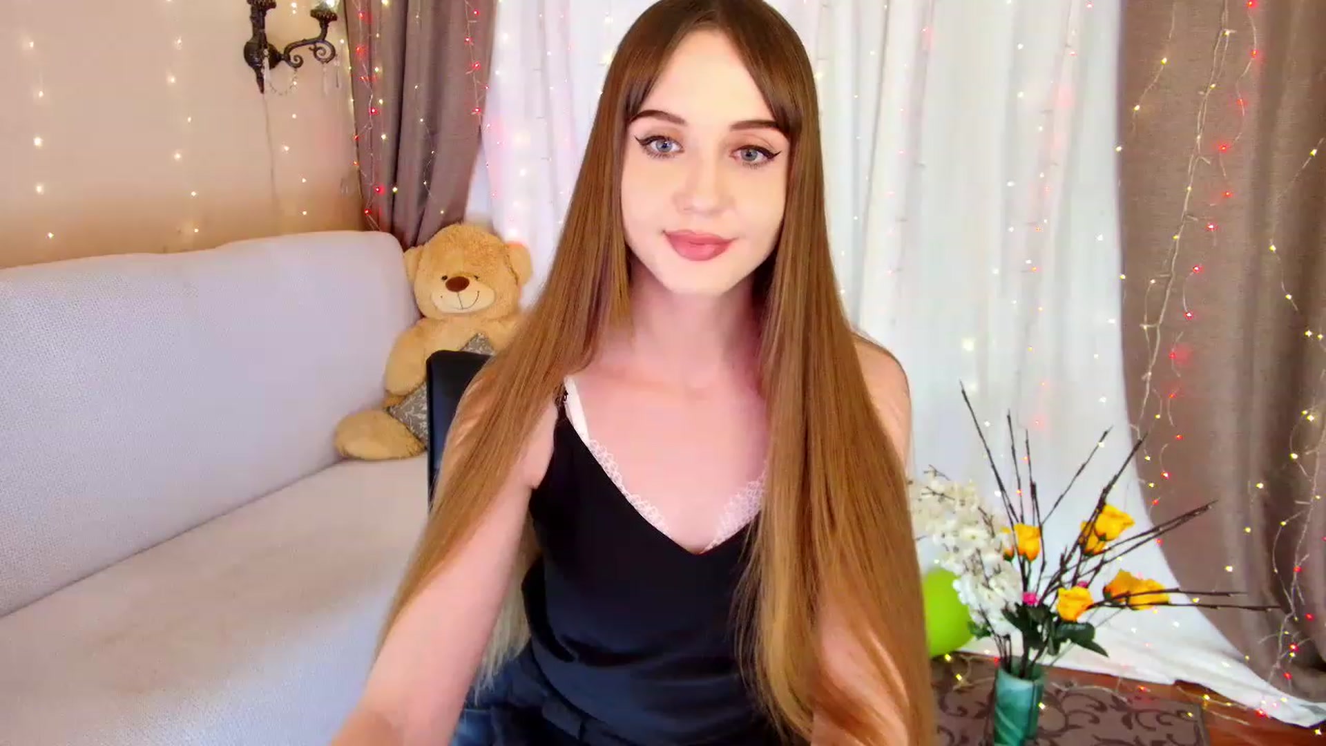 Gallery image thumbnail from Innocent_Soul's myfreecams stream on, 12/20/2022, 20:08 image 18 of 20
