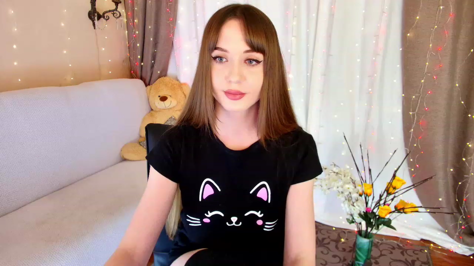 Gallery image thumbnail from Innocent_Soul's myfreecams stream on, 12/21/2022, 17:51 image 7 of 20