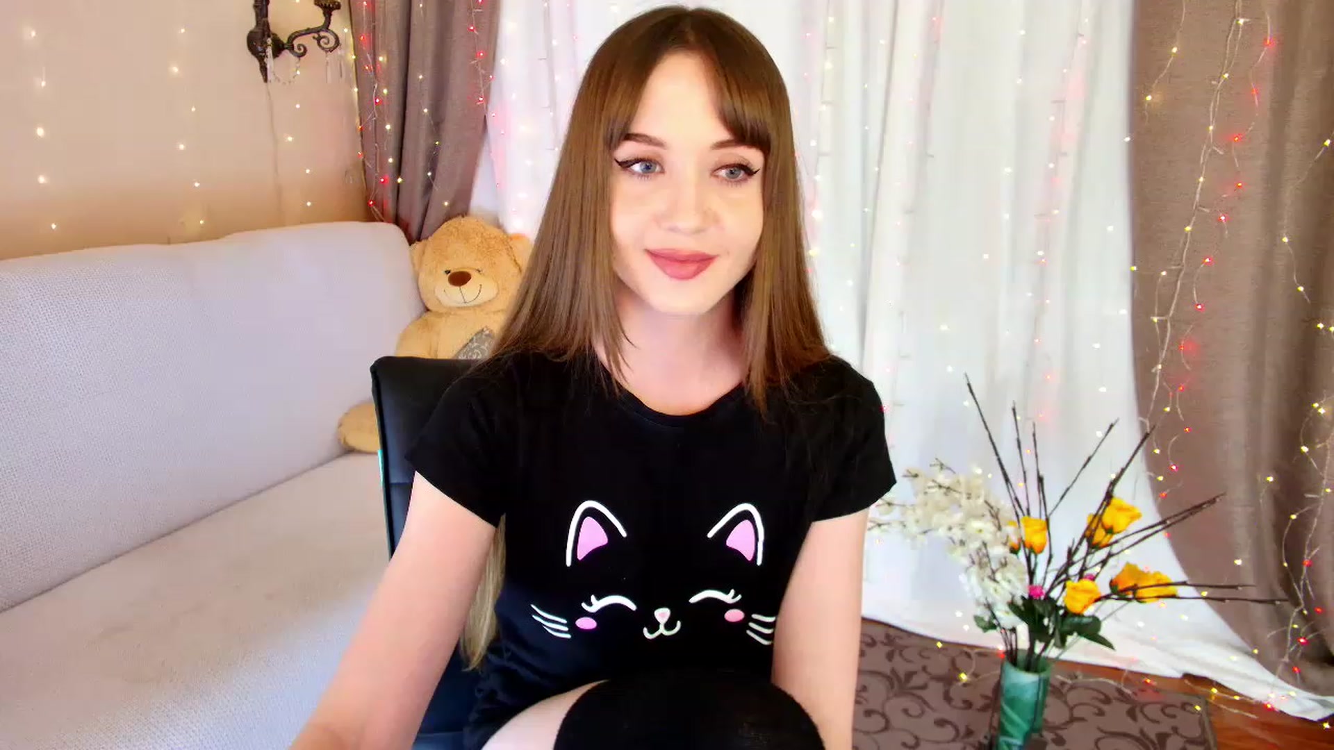 Gallery image thumbnail from Innocent_Soul's myfreecams stream on, 12/21/2022, 17:51 image 6 of 20