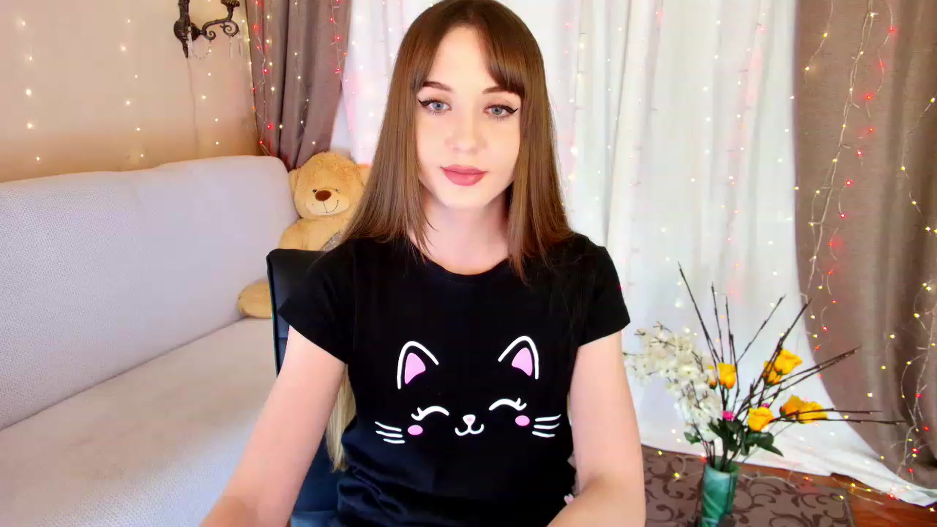 Gallery image thumbnail from Innocent_Soul's myfreecams stream on, 12/21/2022, 17:51 image 5 of 20