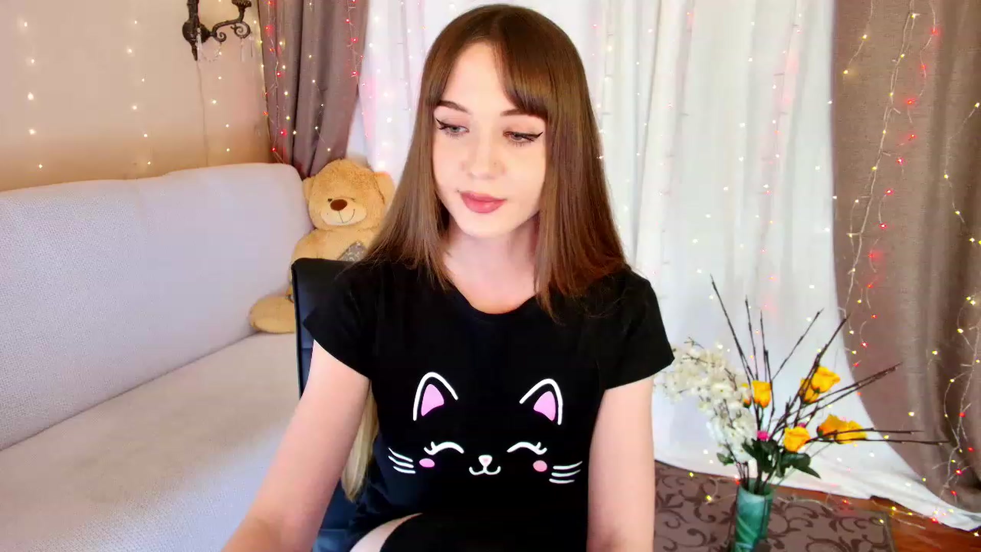 Gallery image thumbnail from Innocent_Soul's myfreecams stream on, 12/21/2022, 17:51 image 8 of 20