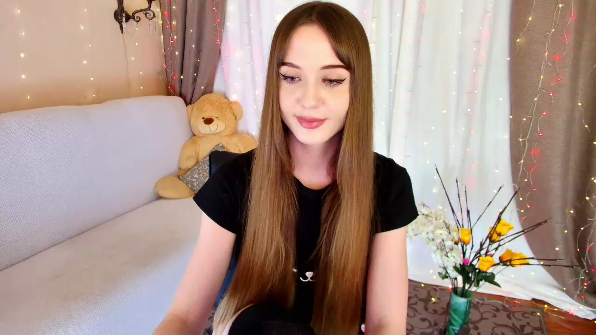 Gallery image thumbnail from Innocent_Soul's myfreecams stream on, 12/21/2022, 20:18 image 13 of 20