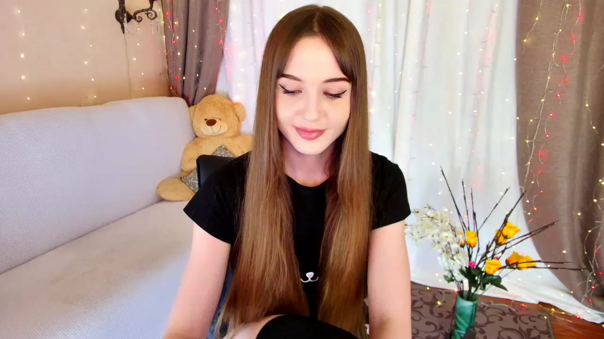 Gallery image thumbnail from Innocent_Soul's myfreecams stream on, 12/21/2022, 20:18 image 4 of 20