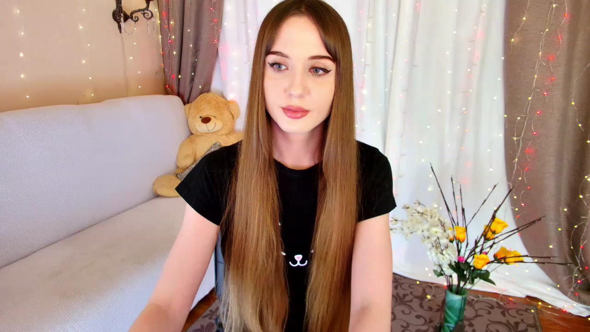 Gallery image thumbnail from Innocent_Soul's myfreecams stream on, 12/21/2022, 20:18 image 1 of 20