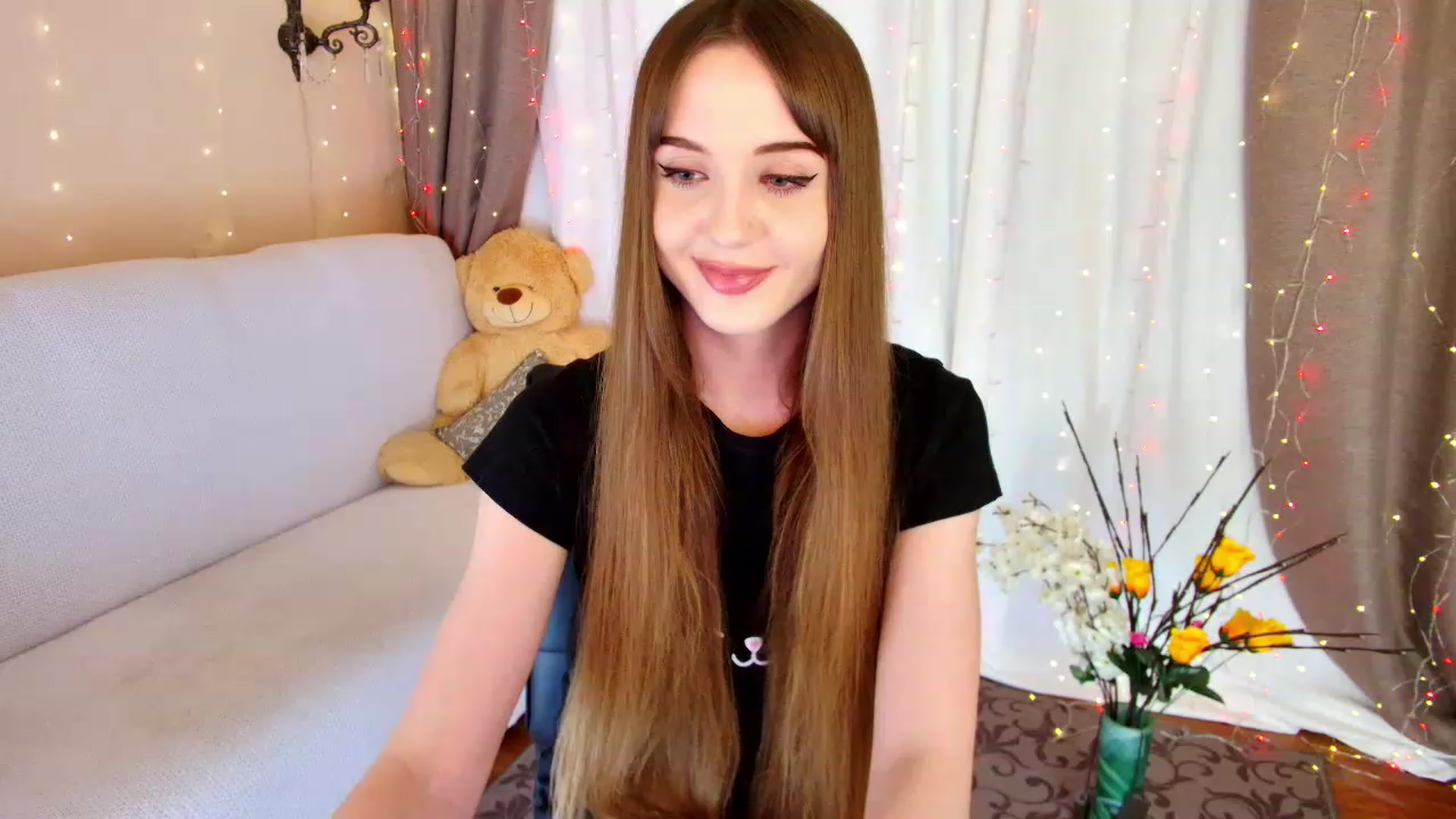 Gallery image thumbnail from Innocent_Soul's myfreecams stream on, 12/21/2022, 20:18 image 9 of 20