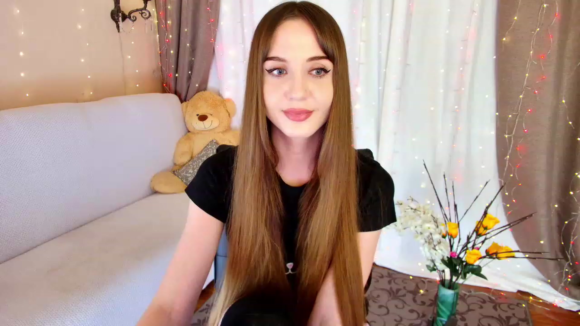 Gallery image thumbnail from Innocent_Soul's myfreecams stream on, 12/21/2022, 20:18 image 19 of 20
