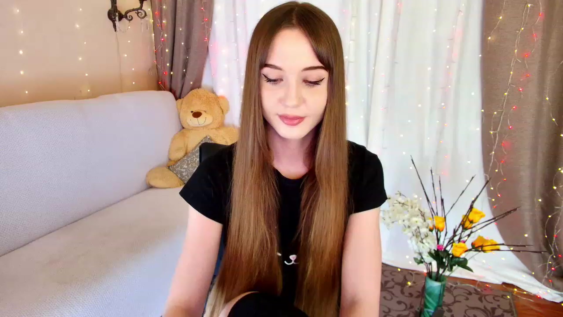 Gallery image thumbnail from Innocent_Soul's myfreecams stream on, 12/21/2022, 20:18 image 14 of 20