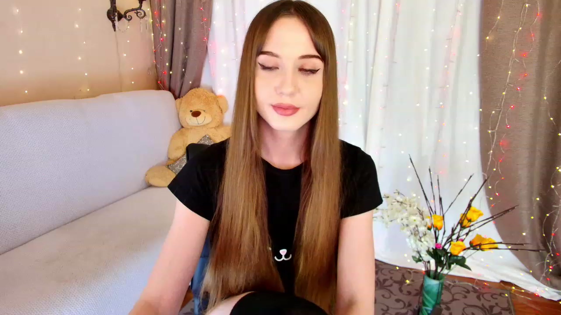 Gallery image thumbnail from Innocent_Soul's myfreecams stream on, 12/21/2022, 20:18 image 3 of 20