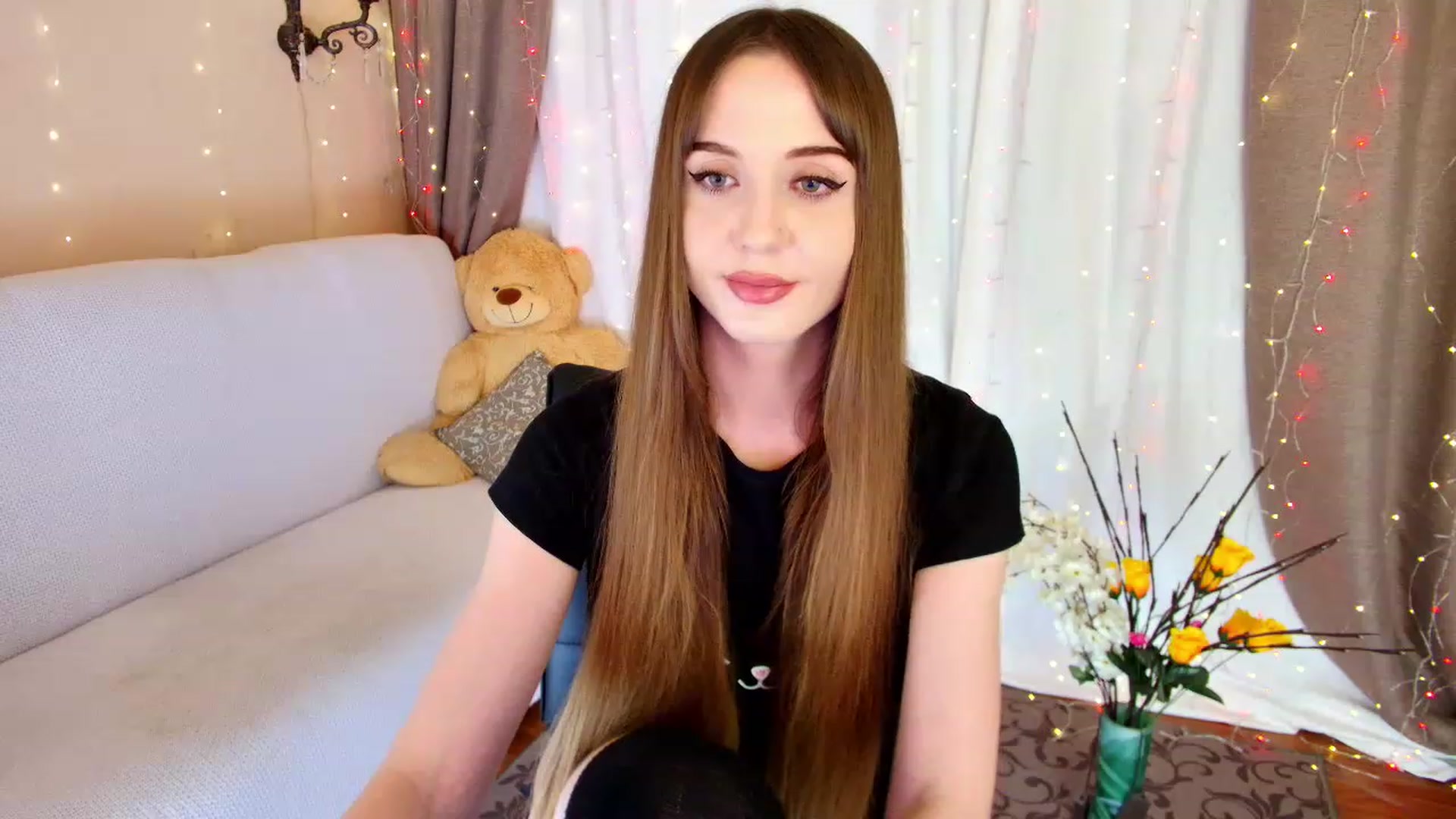 Gallery image thumbnail from Innocent_Soul's myfreecams stream on, 12/21/2022, 20:18 image 15 of 20