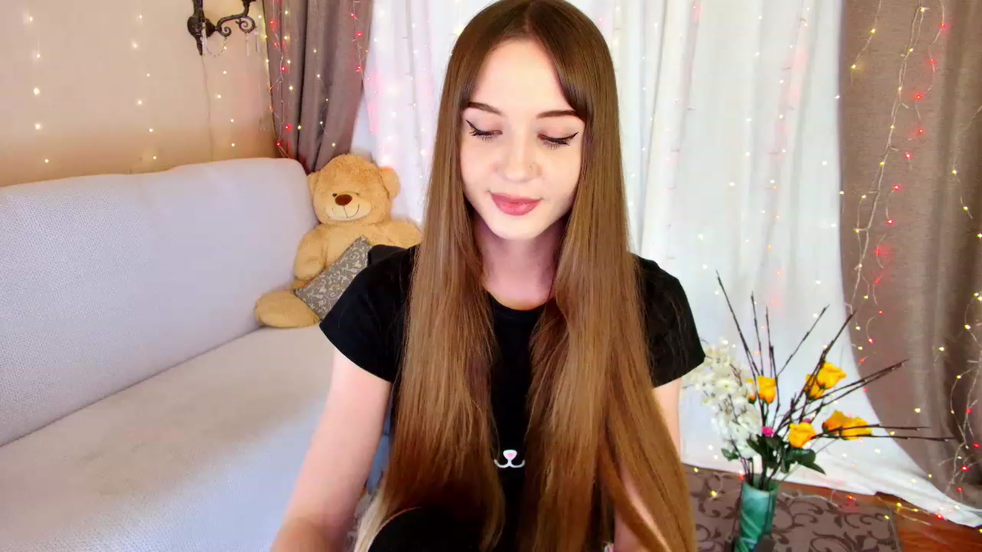 Gallery image thumbnail from Innocent_Soul's myfreecams stream on, 12/21/2022, 20:18 image 18 of 20