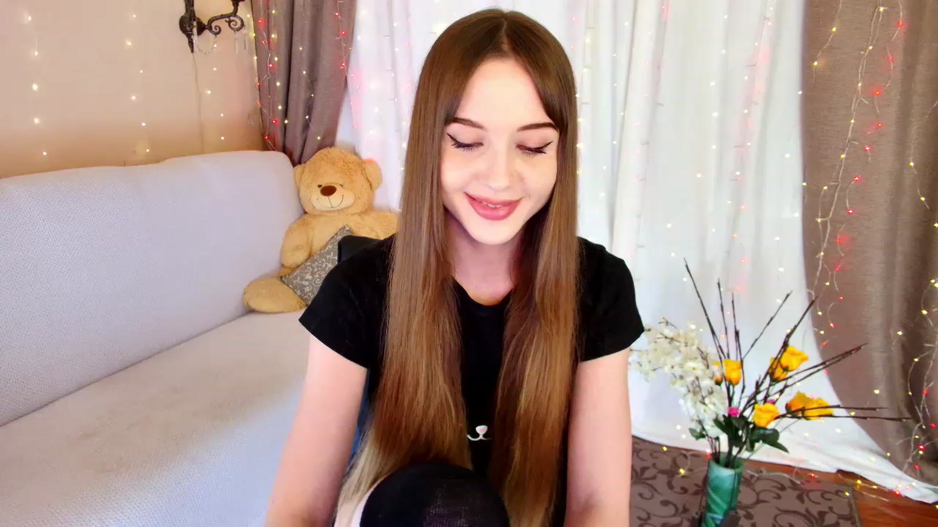 Gallery image thumbnail from Innocent_Soul's myfreecams stream on, 12/21/2022, 20:18 image 8 of 20