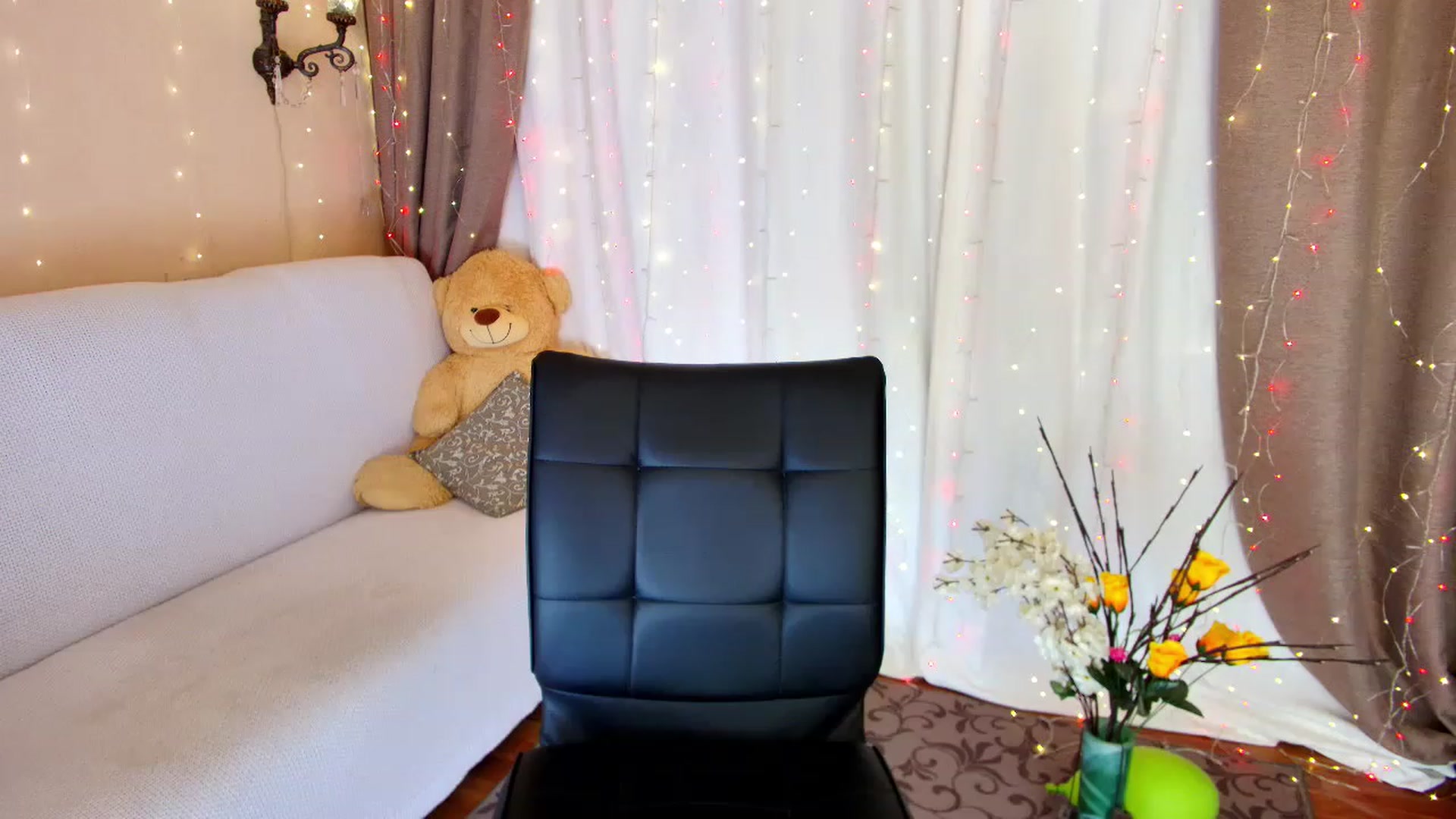 Gallery image thumbnail from Innocent_Soul's myfreecams stream on, 12/22/2022, 15:50 image 18 of 20