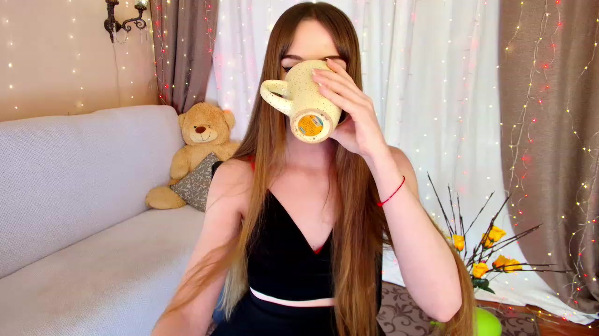 Gallery image thumbnail from Innocent_Soul's myfreecams stream on, 12/22/2022, 15:50 image 10 of 20