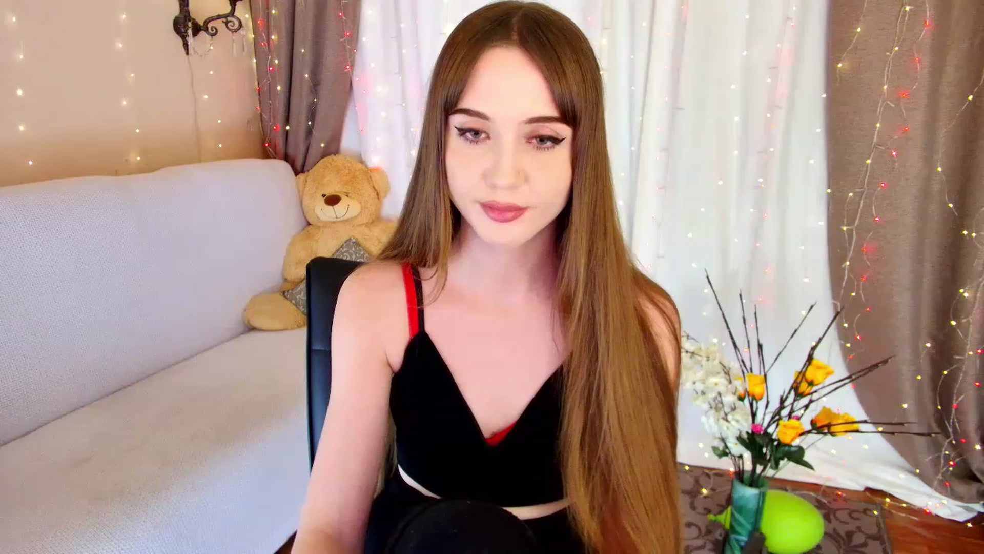 Gallery image thumbnail from Innocent_Soul's myfreecams stream on, 12/22/2022, 20:03 image 3 of 20