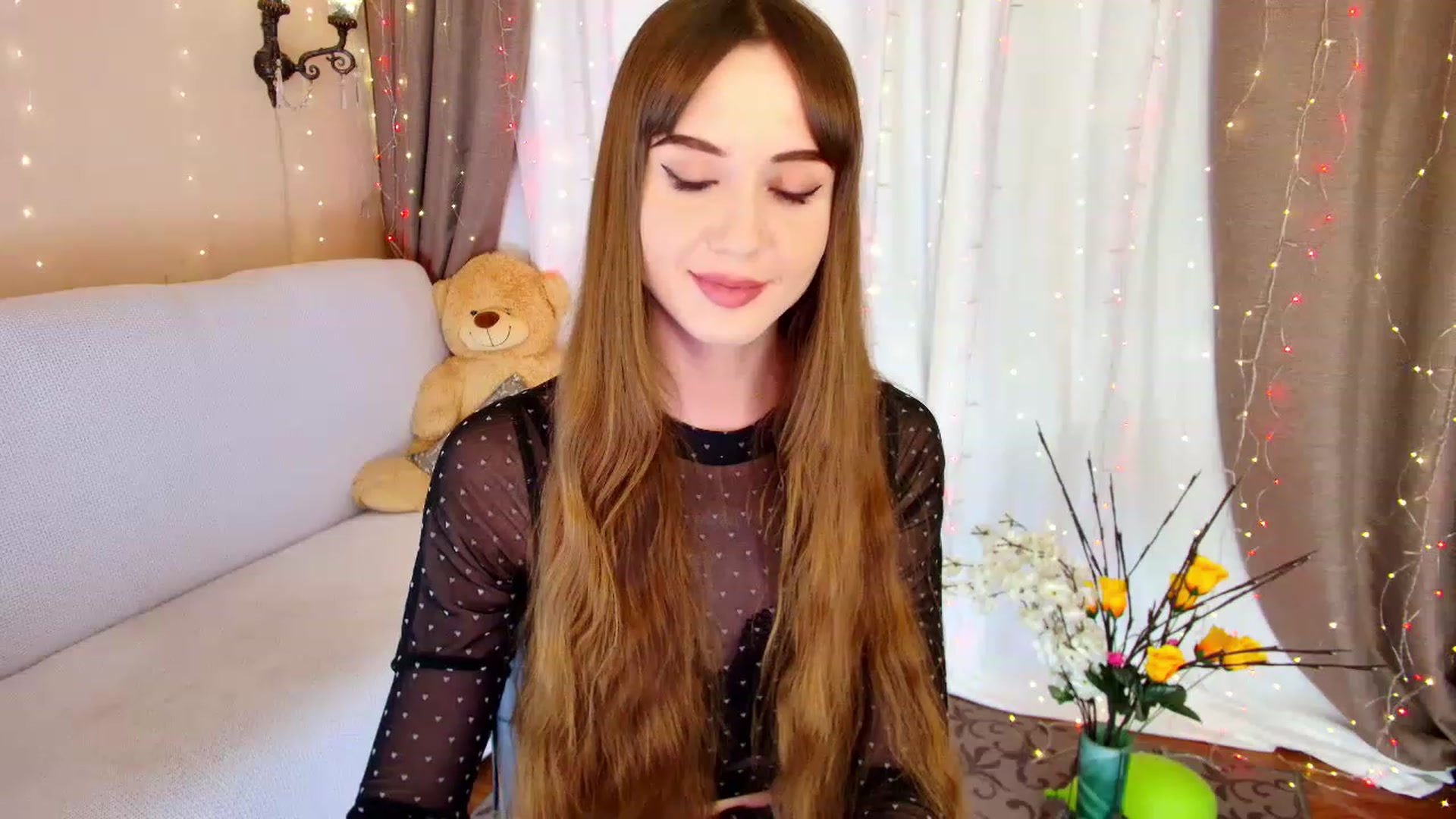 Gallery image thumbnail from Innocent_Soul's myfreecams stream on, 12/23/2022, 16:22 image 16 of 20